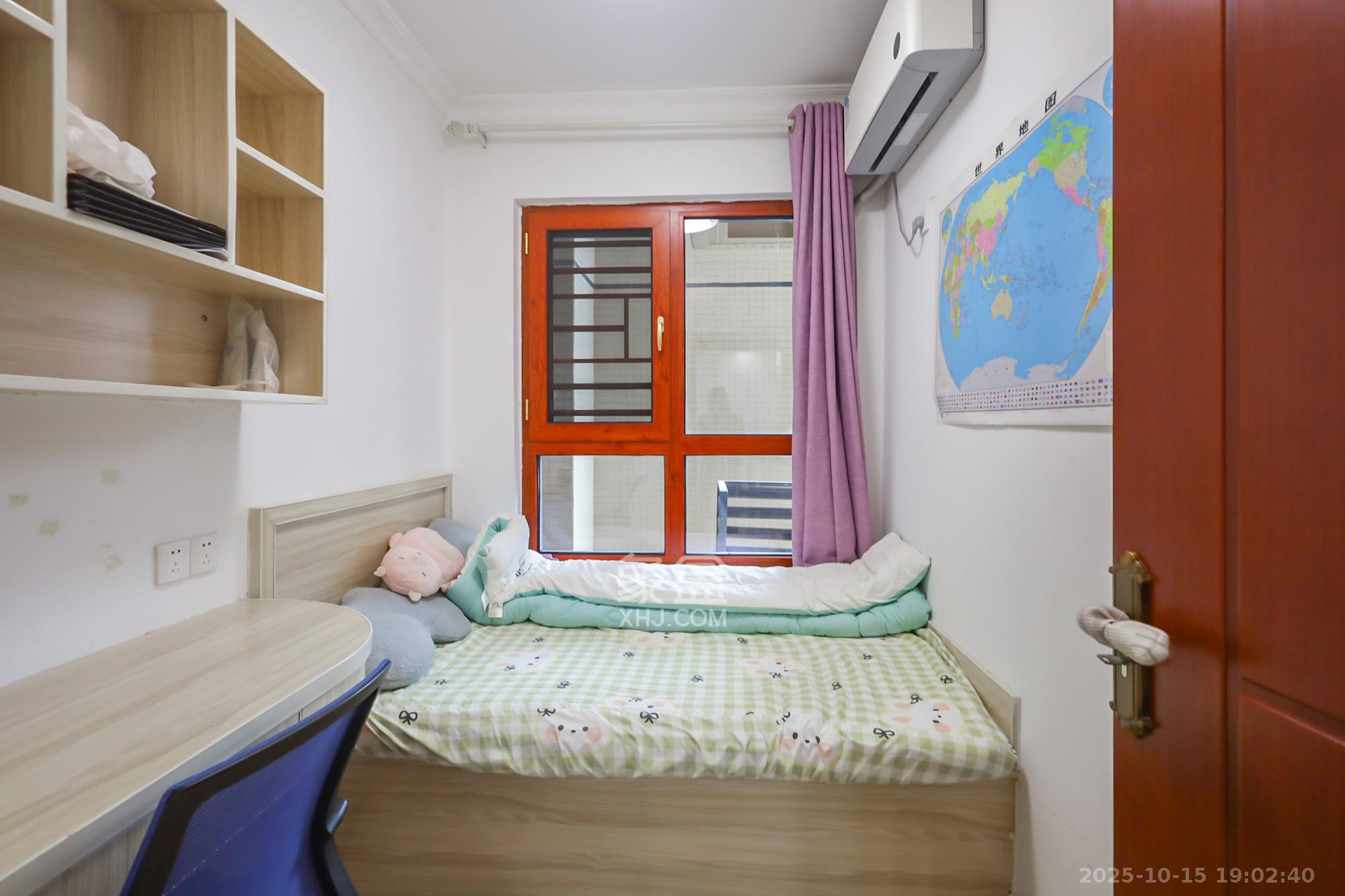 保利西海岸B区  3室2厅1卫    126.0万 保利西海岸B区  3室2厅1卫    126.0万卧室