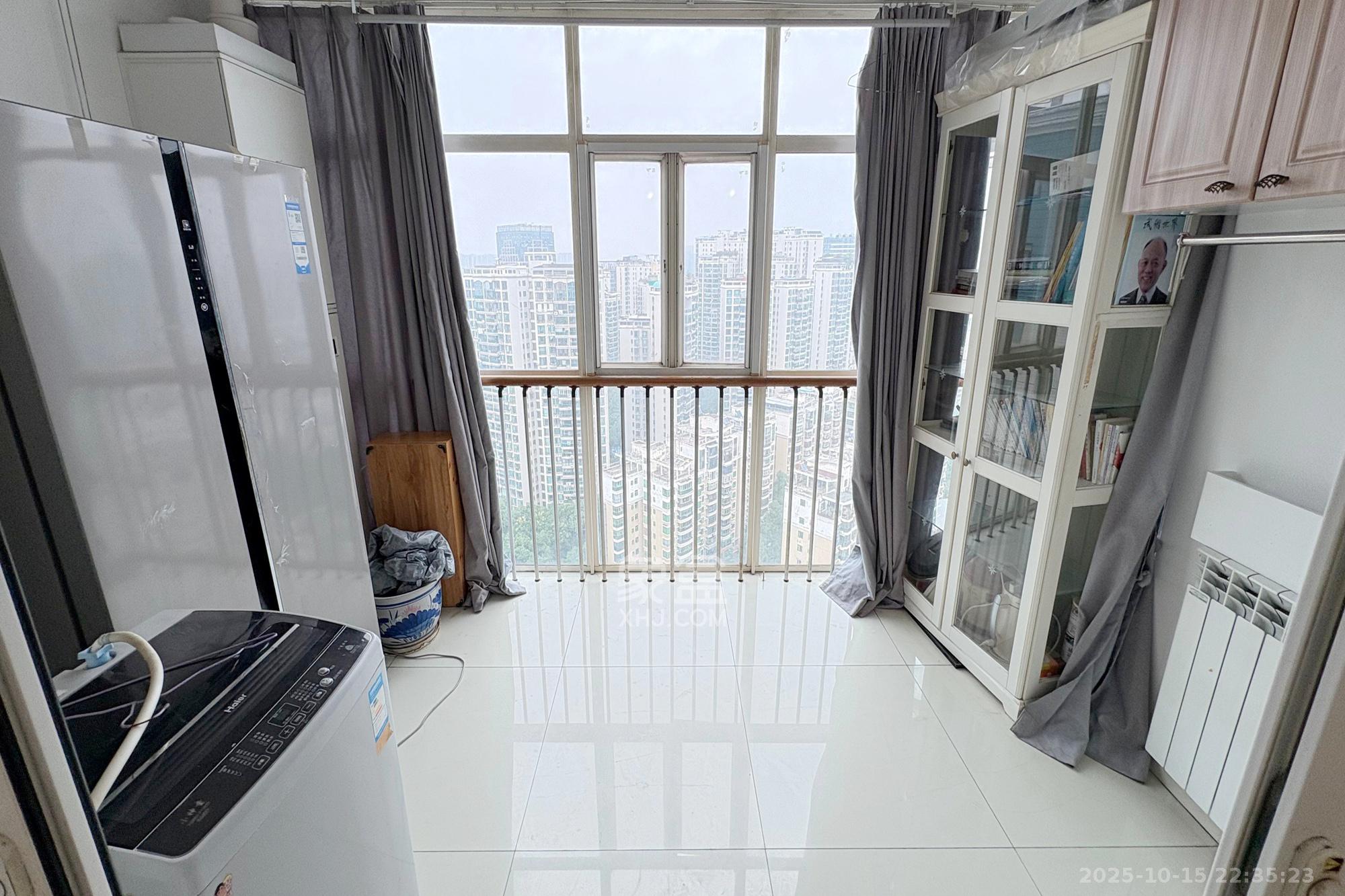 梦泽园  4室2厅3卫    228.0万 梦泽园  4室2厅3卫    228.0万阳台