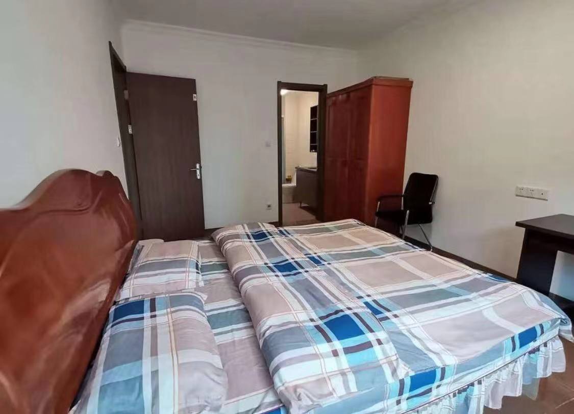 碧桂园一、二期(中央首府) 4室2厅2卫 3500.0元/月 碧桂园一、二期(中央首府) 4室2厅2卫 3500.0元/月室内图