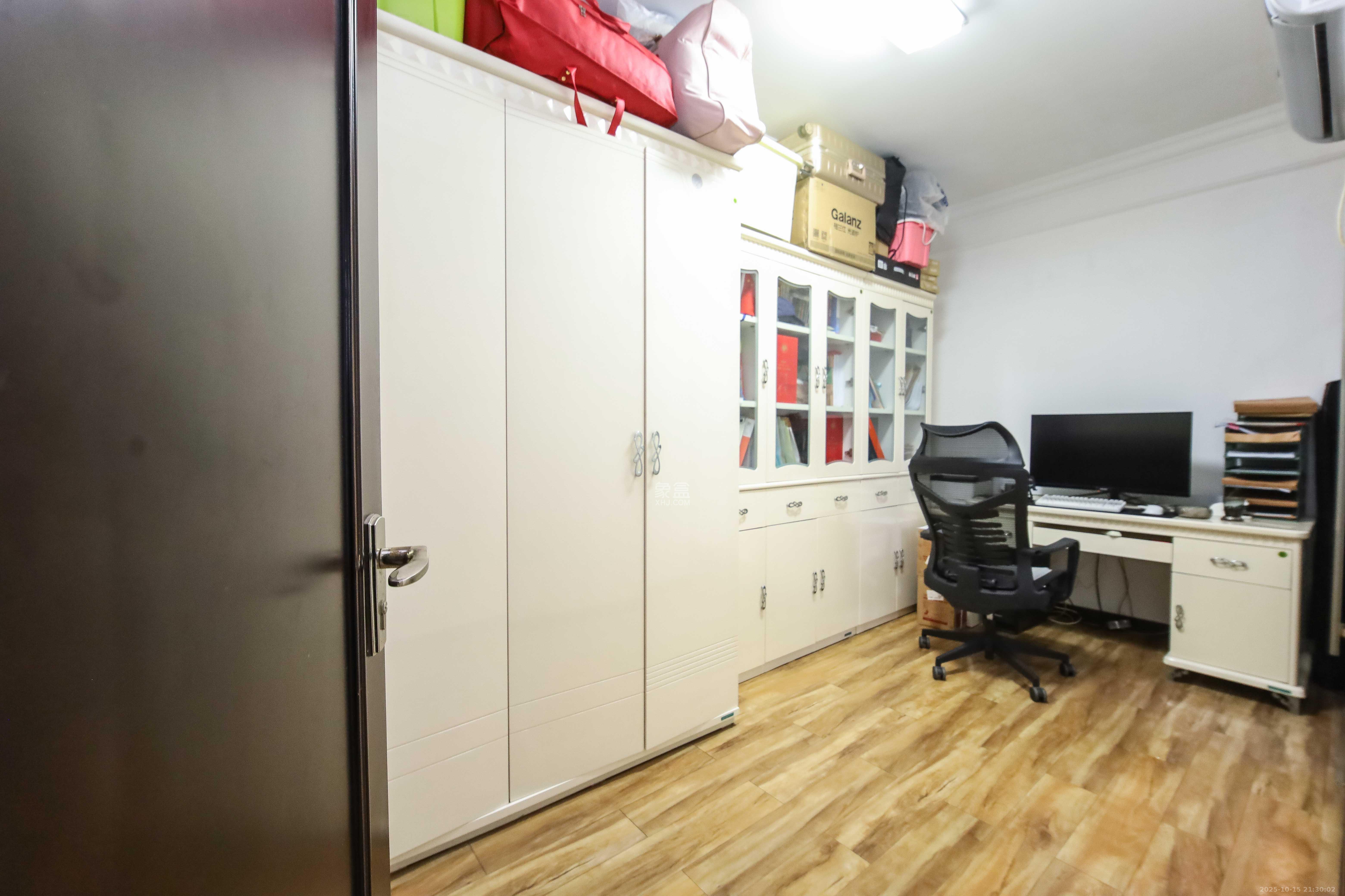 上东辛顿公寓  3室2厅2卫    85.0万卧室