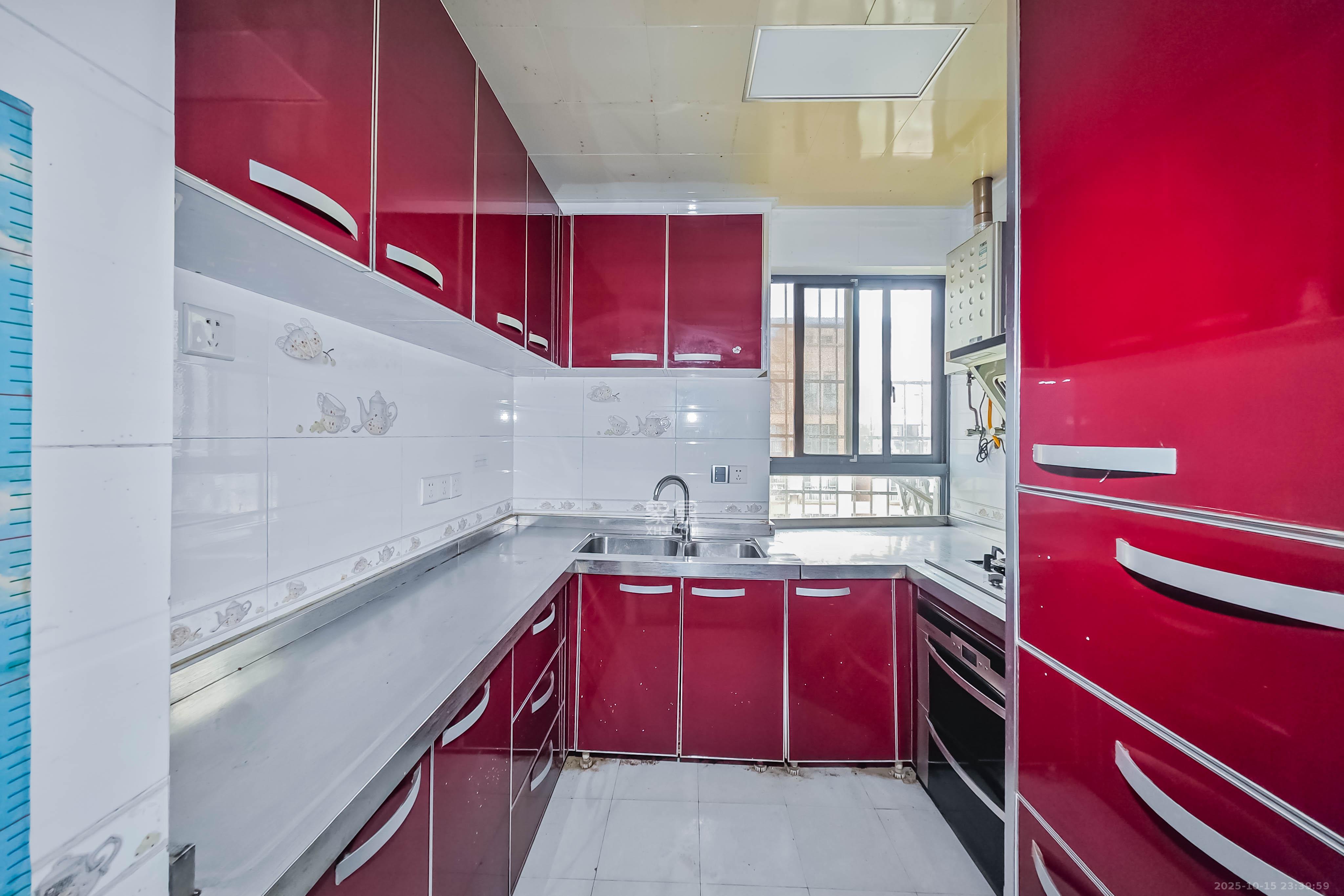 中城丽景香山园  3室2厅2卫    98.0万 中城丽景香山园  3室2厅2卫    98.0万厨房