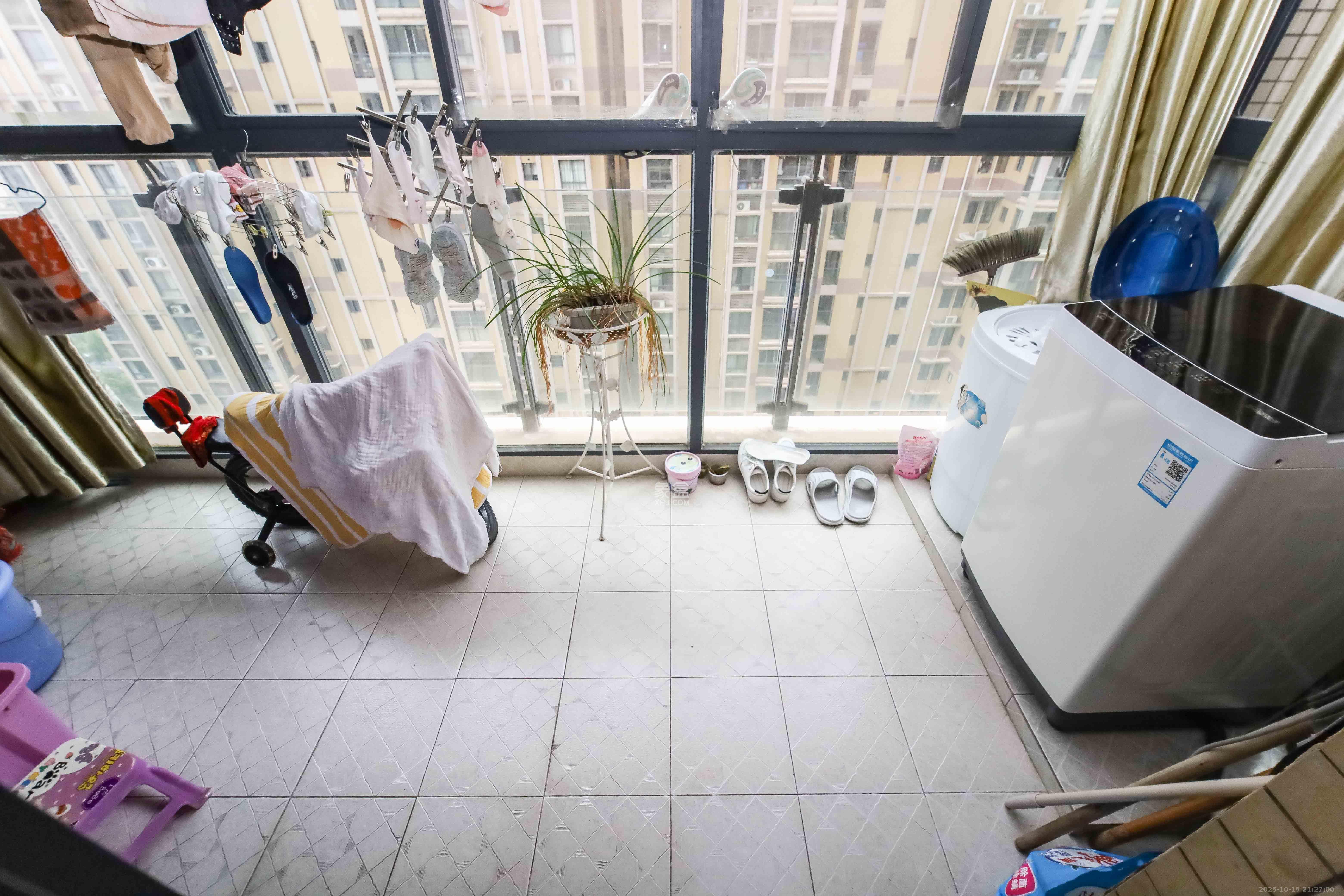 锦湘国际星城三期(锦绣苑) 3室2厅2卫 120.0万 锦湘国际星城三期(锦绣苑) 3室2厅2卫 120.0万阳台