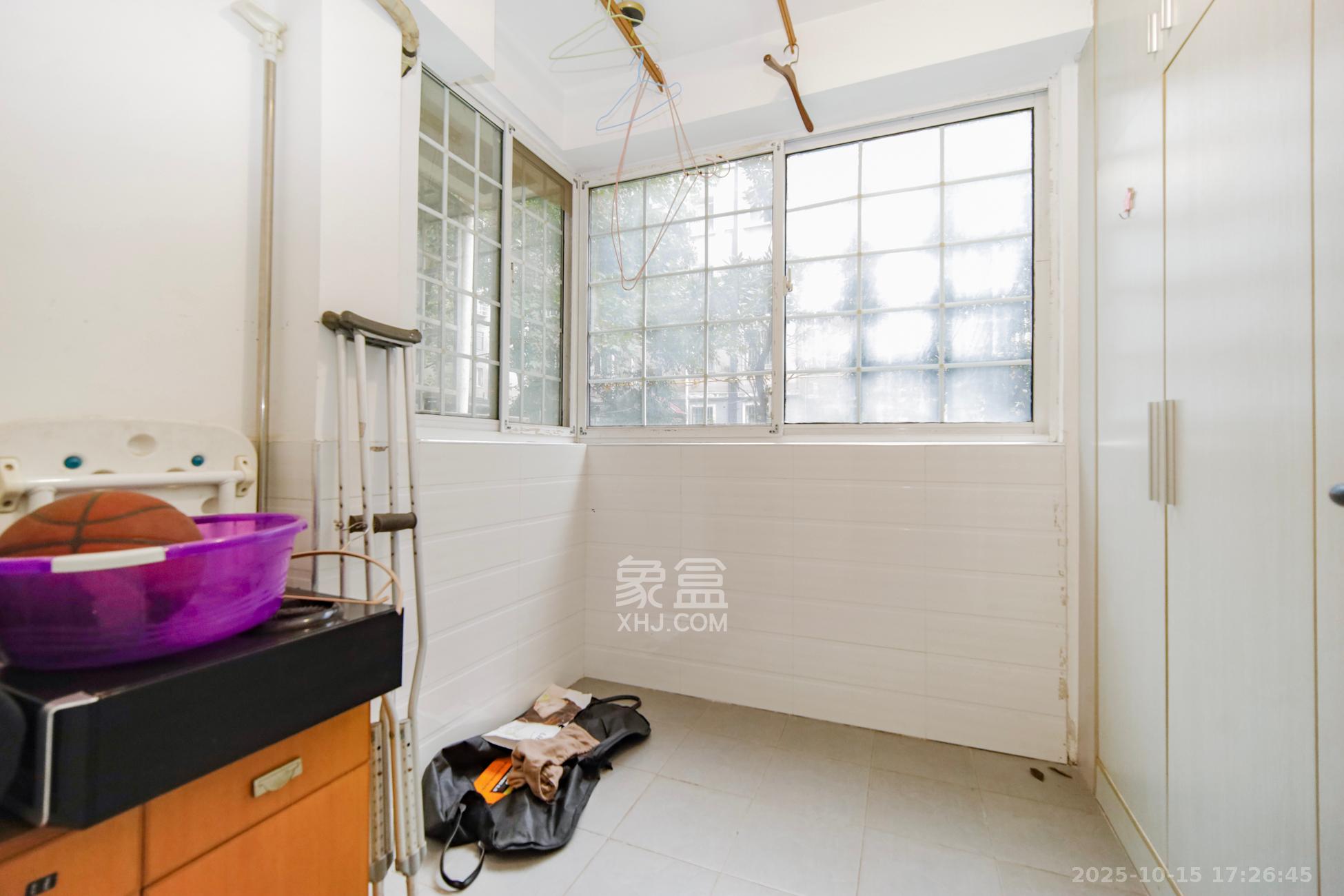 融城花苑  3室2厅1卫    68.0万阳台