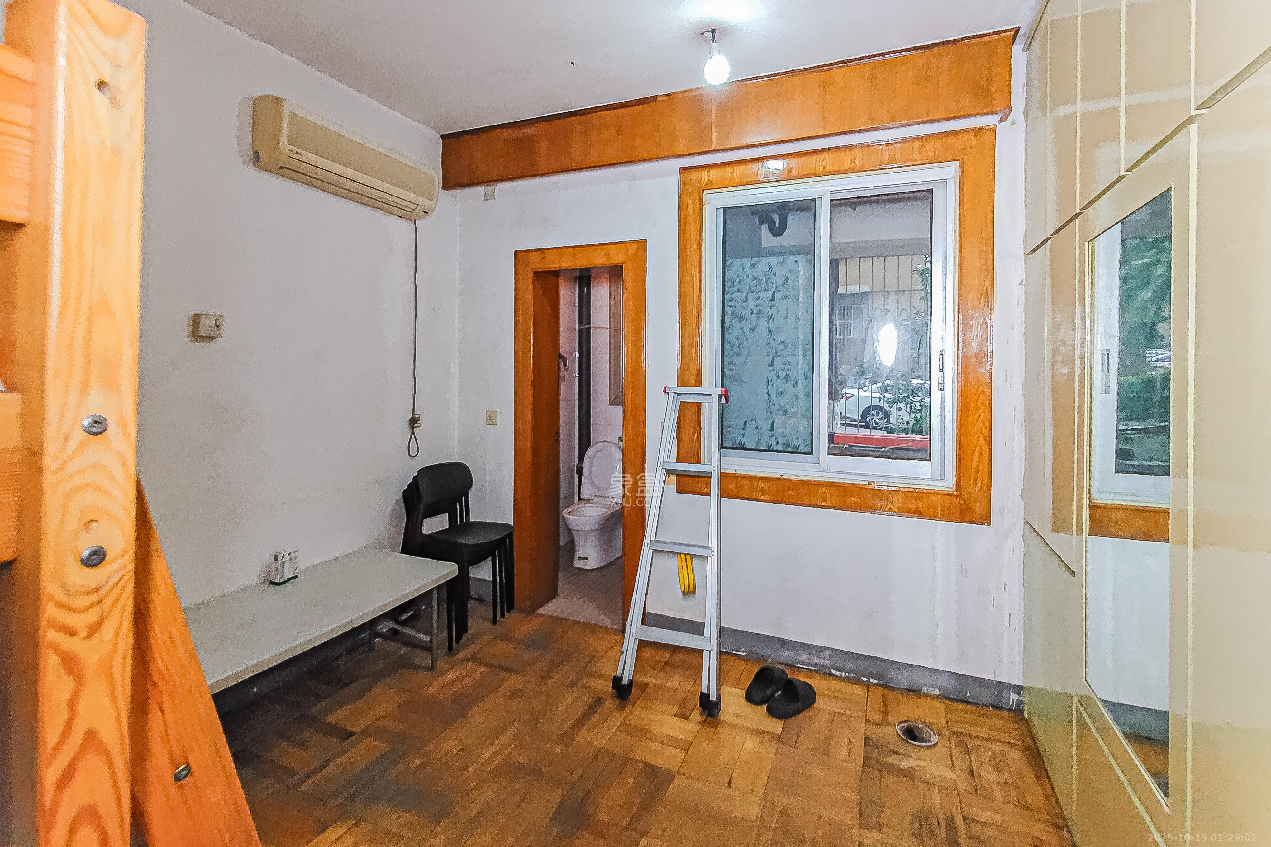 湘农桥社区  3室2厅2卫    78.0万卧室