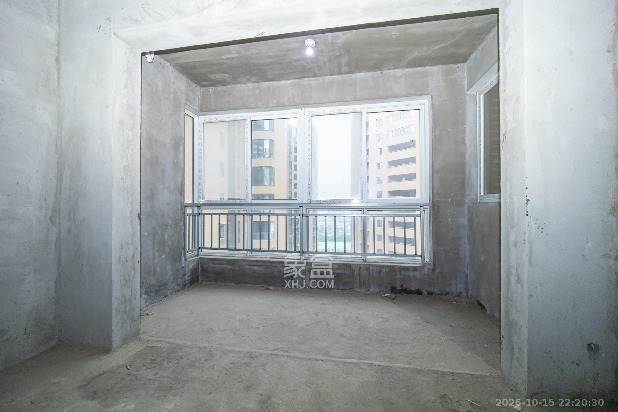 楚天世纪城西苑  3室2厅2卫    68.8万阳台