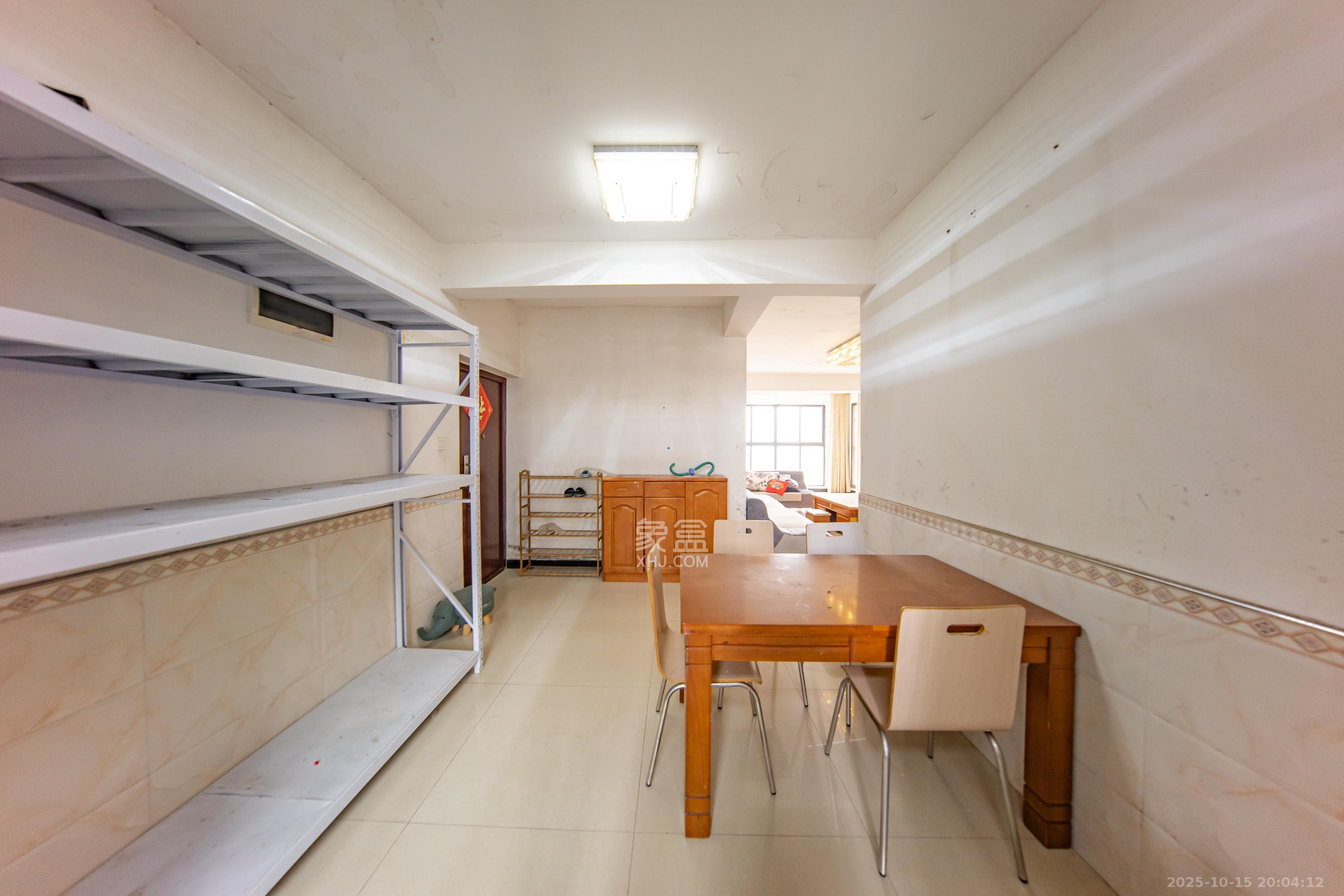 中建麓山和苑  3室2厅2卫    72.0万 中建麓山和苑  3室2厅2卫    72.0万客厅