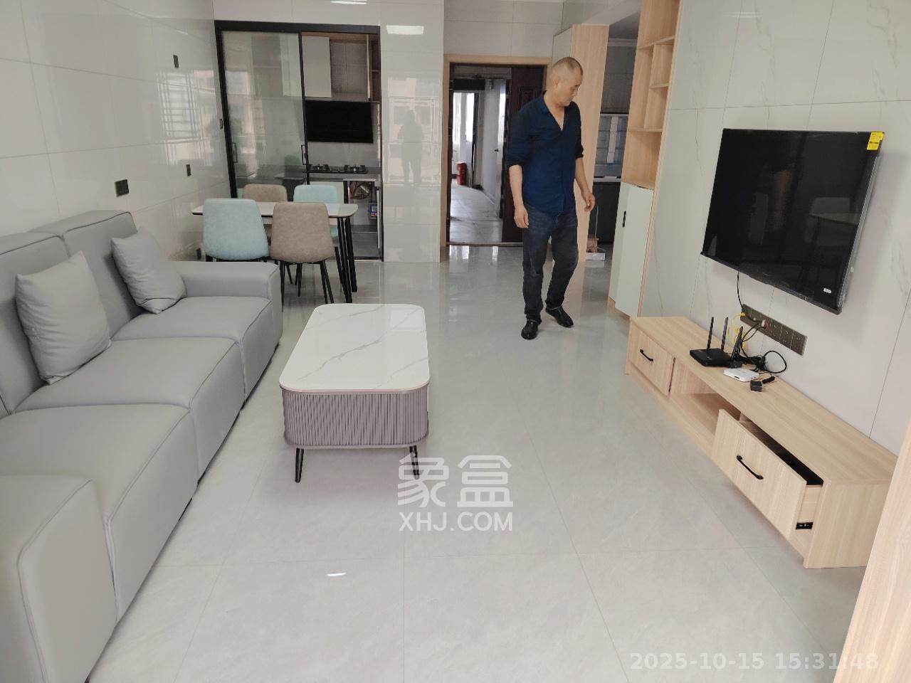 云和华府  2室2厅1卫    2400.0元/月室内图