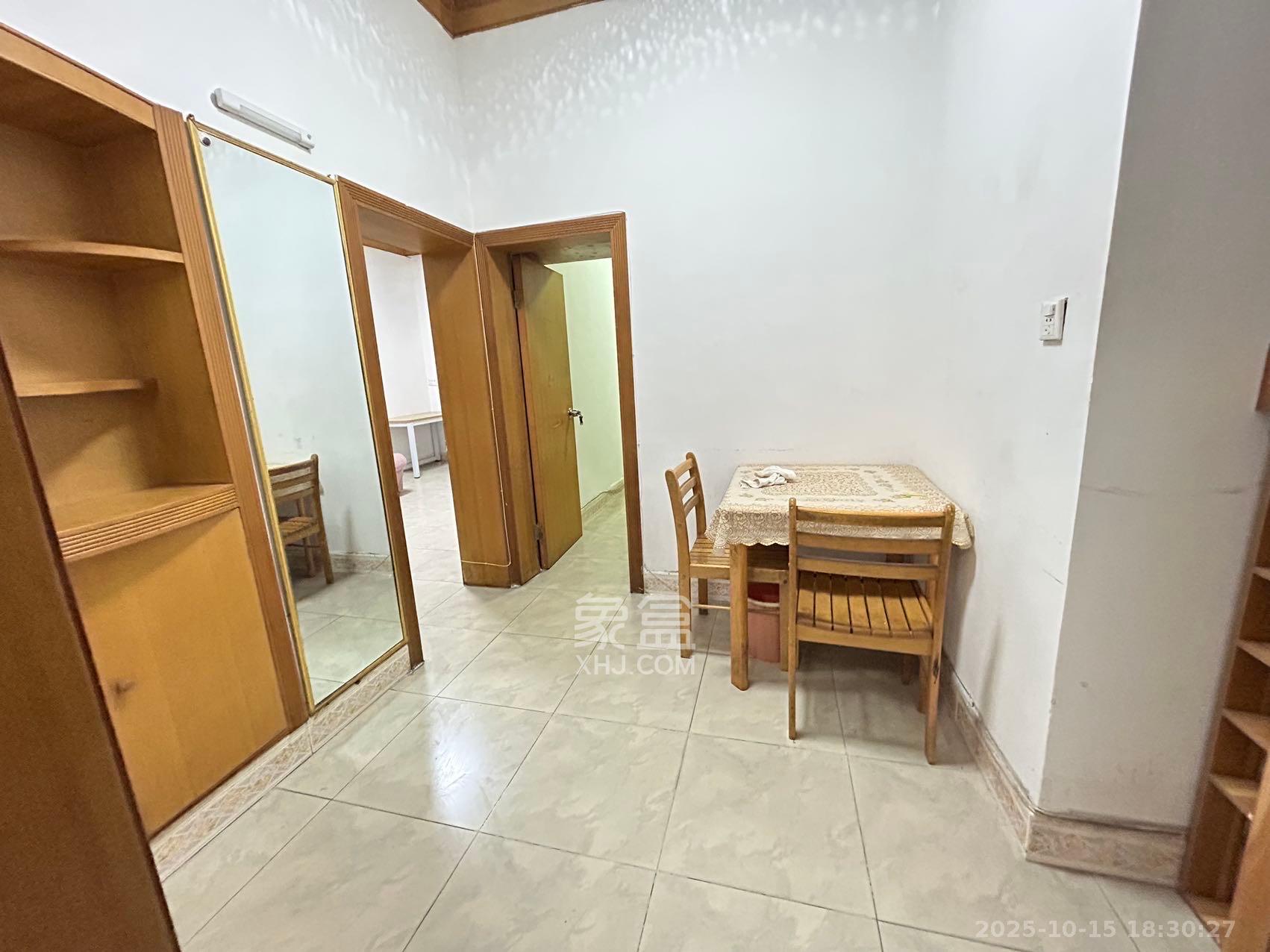 仰天湖省送变电宿舍  2室2厅1卫    1900.0元/月 仰天湖省送变电宿舍  2室2厅1卫    1900.0元/月室内图