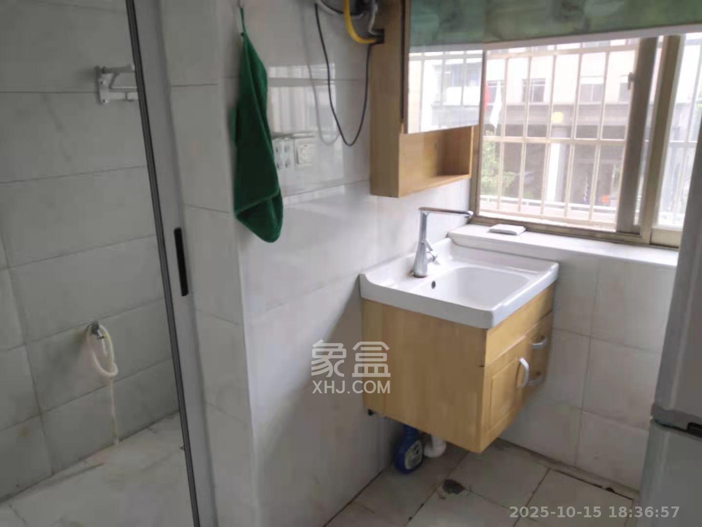 红旗区三片  2室1厅1卫    1800.0元/月 红旗区三片  2室1厅1卫    1800.0元/月室内图