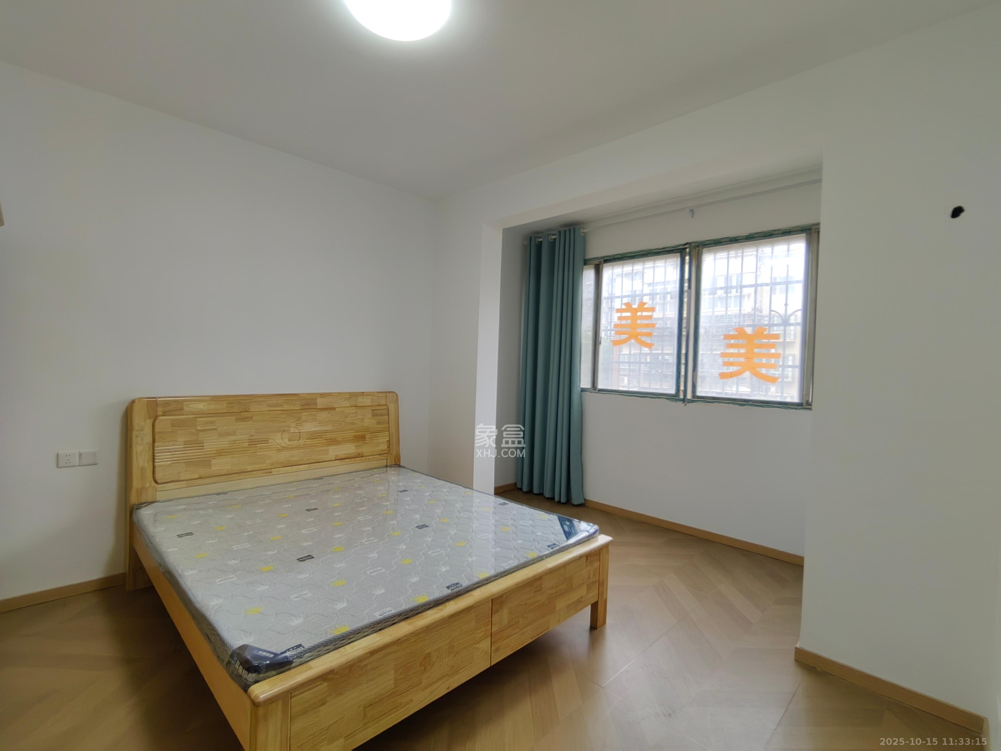 鄱阳小区  3室2厅2卫    2300.0元/月室内图