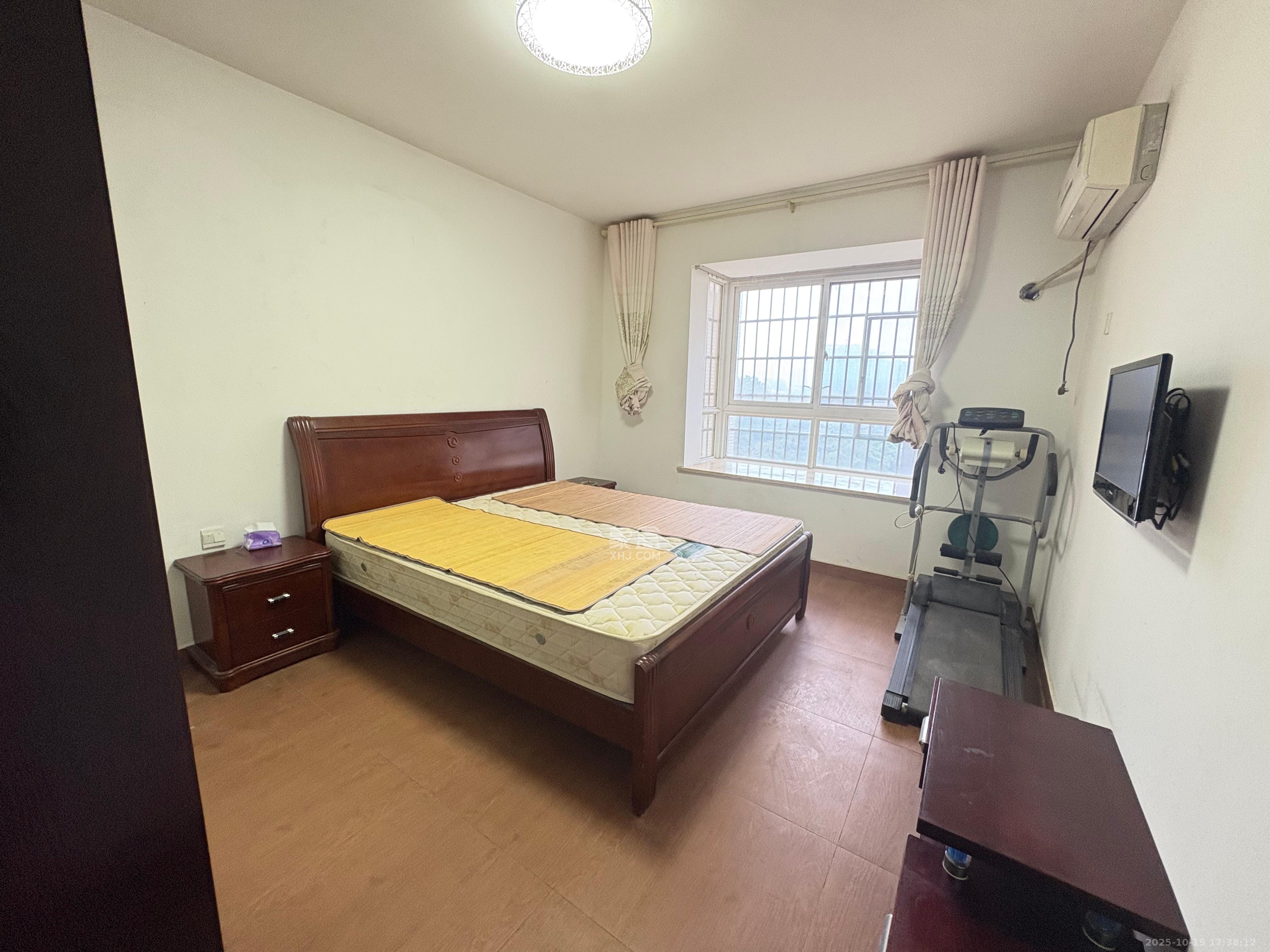 世景华庭  3室2厅2卫    1900.0元/月室内图