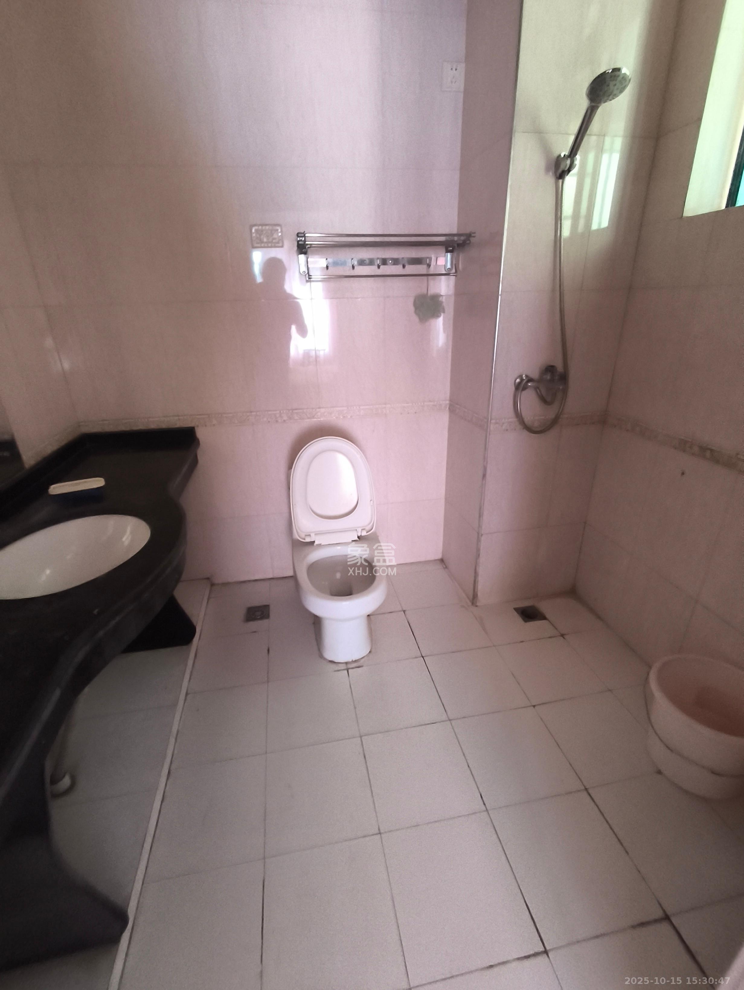 建鑫国际一期 1室2厅1卫 1500.0元/月 建鑫国际一期 1室2厅1卫 1500.0元/月室内图