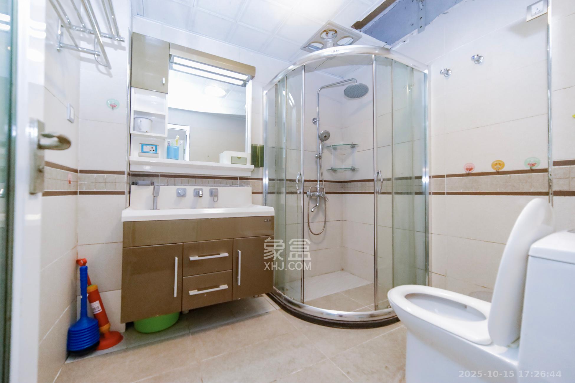 融城花苑  3室2厅1卫    68.0万卫生间