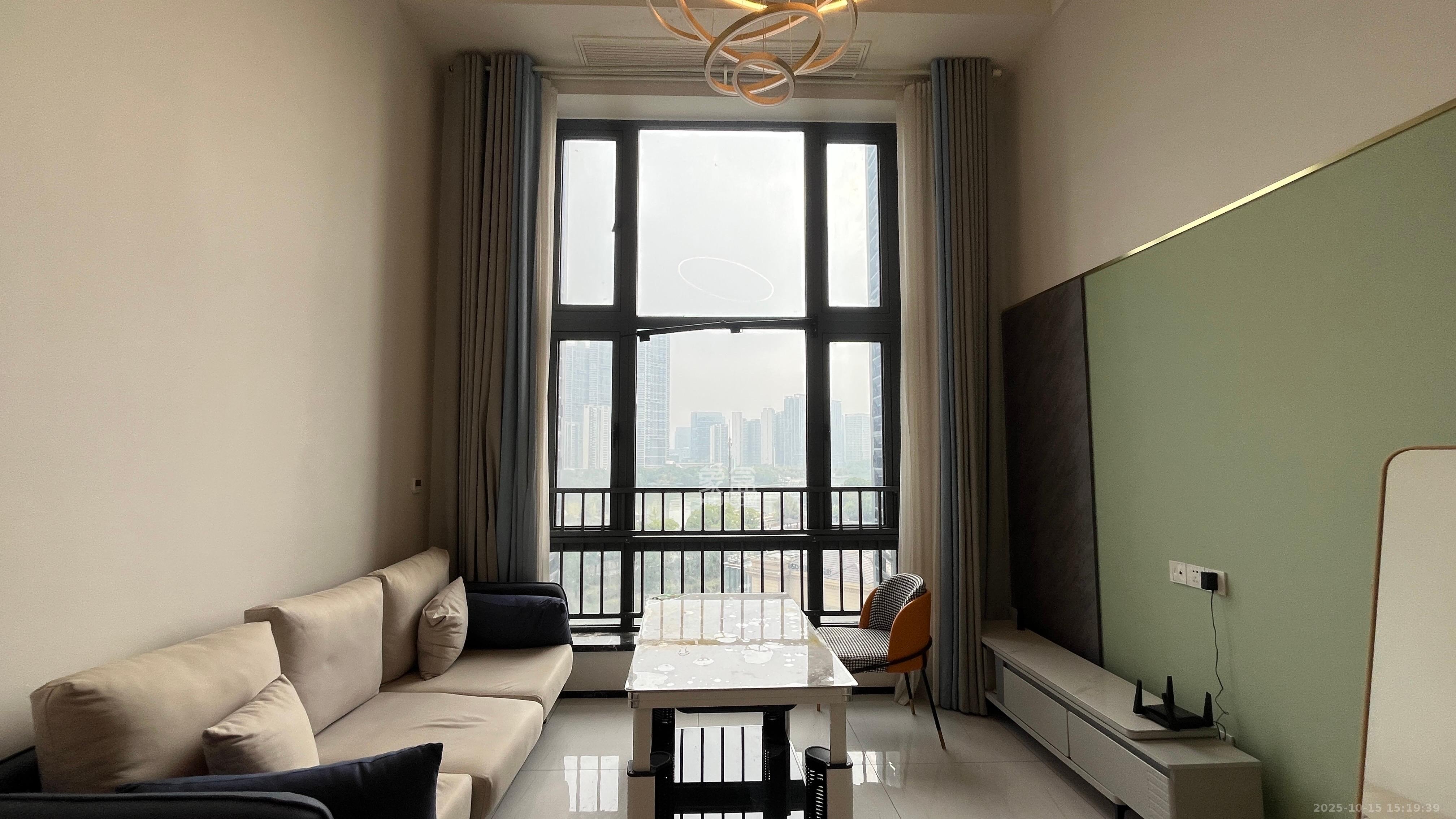 藏珑湖上公馆  1室1厅1卫    2800.0元/月