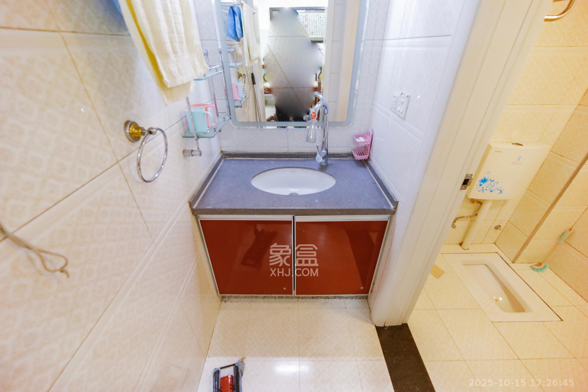 融城花苑  3室2厅1卫    68.0万卫生间