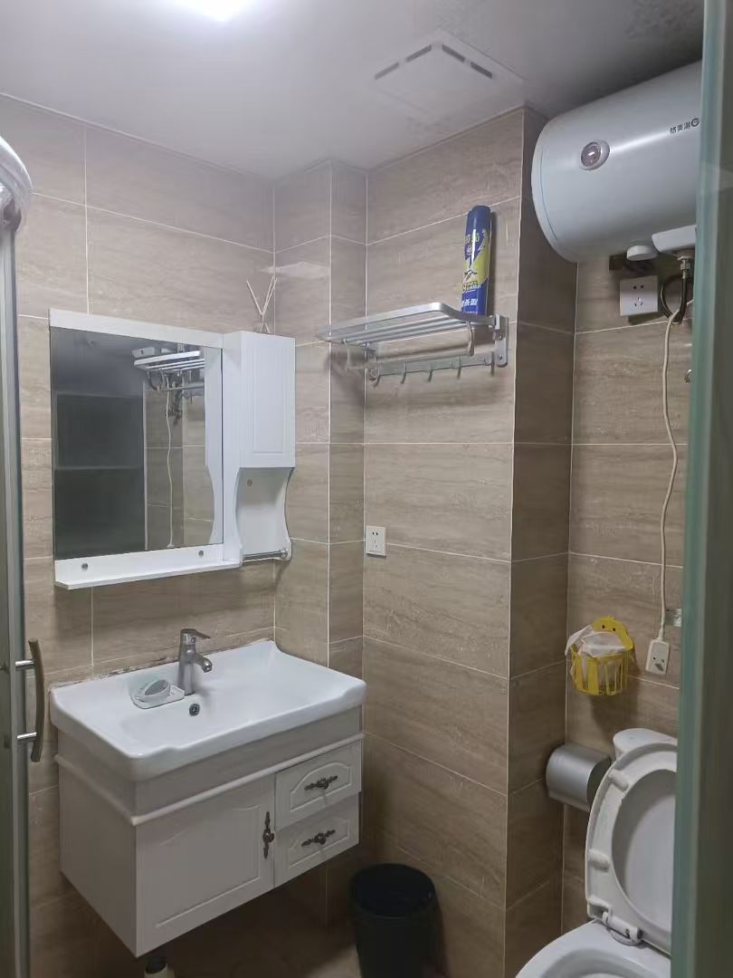 东线一号 1室1厅1卫 50.0万 东线一号 1室1厅1卫 50.0万客厅