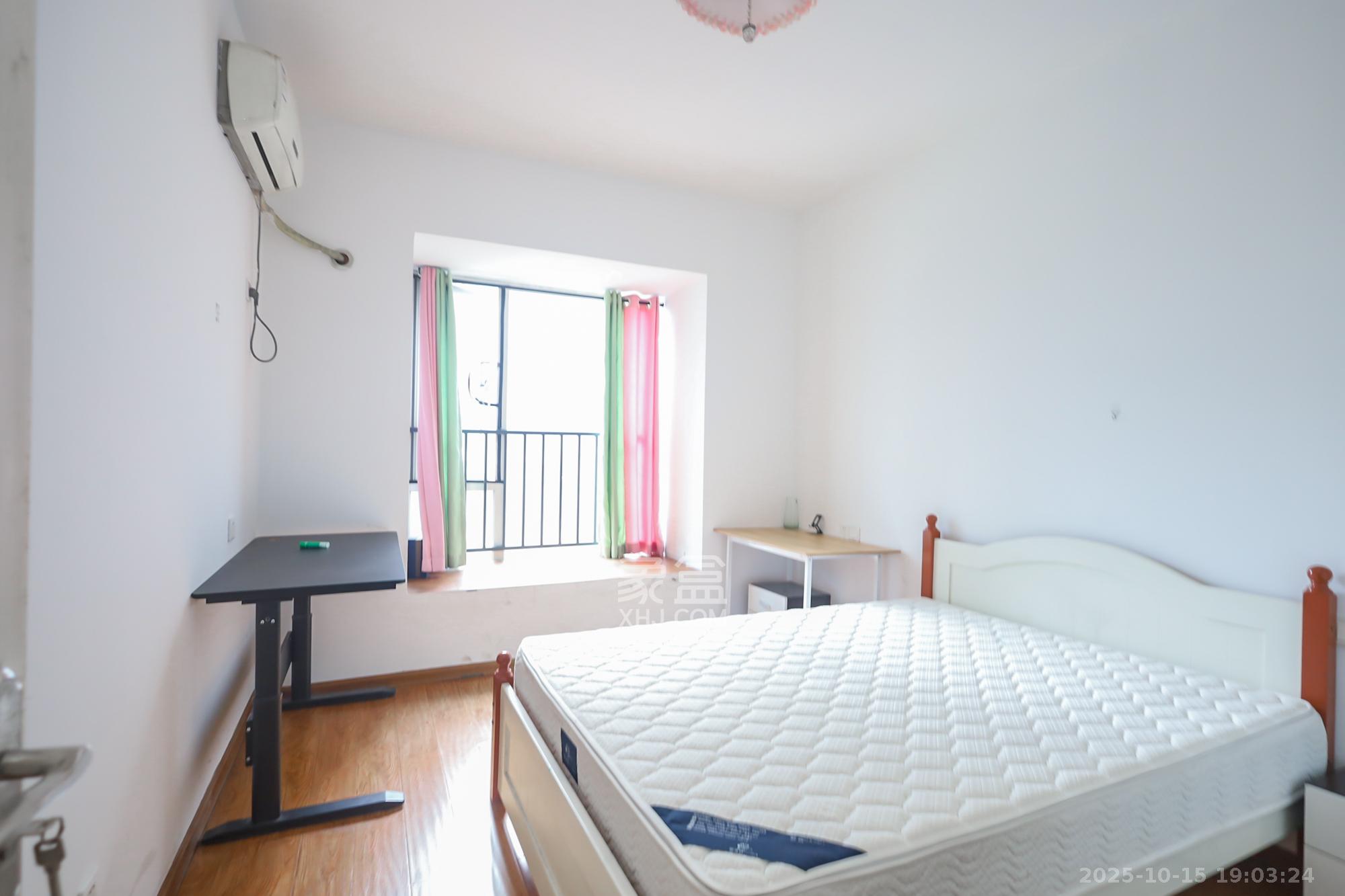 华韵城市海岸(城市水岸苑)  5室2厅2卫    229.0万 华韵城市海岸(城市水岸苑)  5室2厅2卫    229.0万卧室