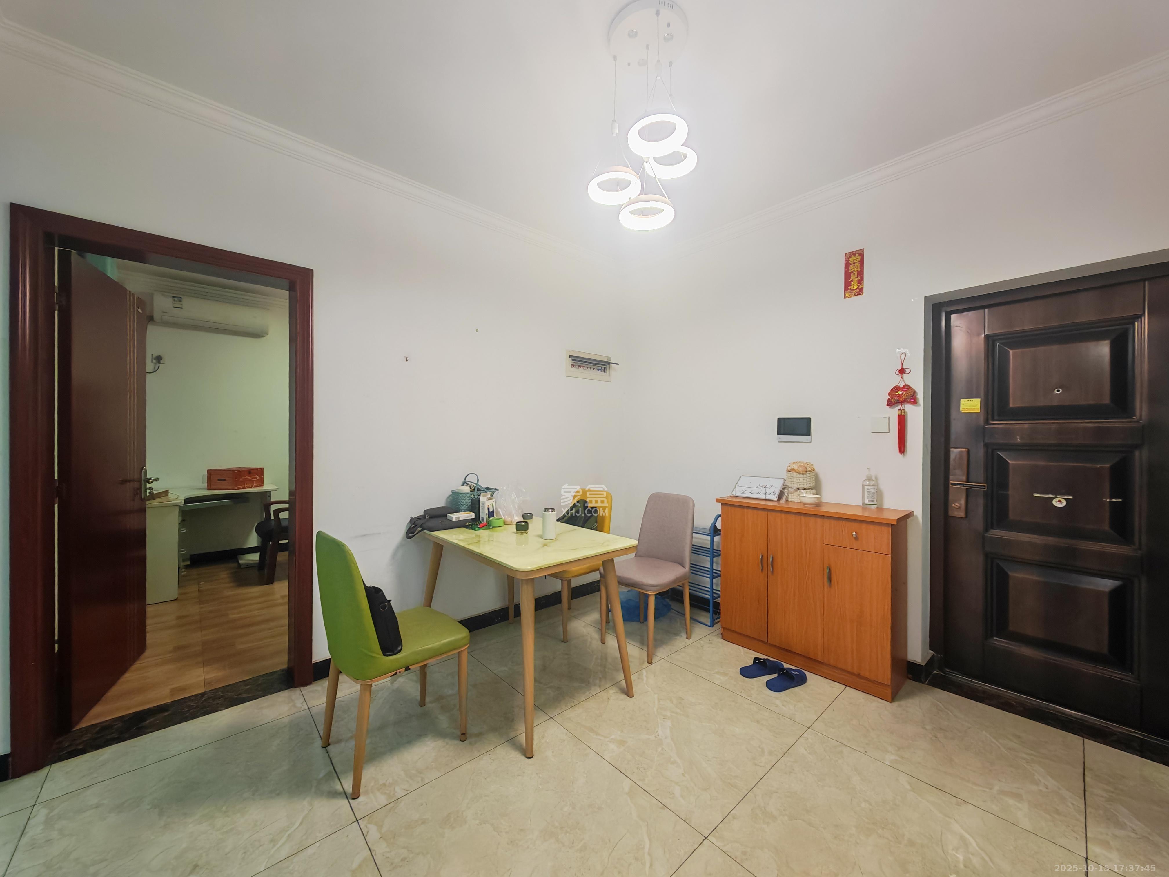 爵世名邸东湖(东湖壹号企业总部基地) 3室2厅1卫 2300.0元/月 爵世名邸东湖(东湖壹号企业总部基地) 3室2厅1卫 2300.0元/月室内图