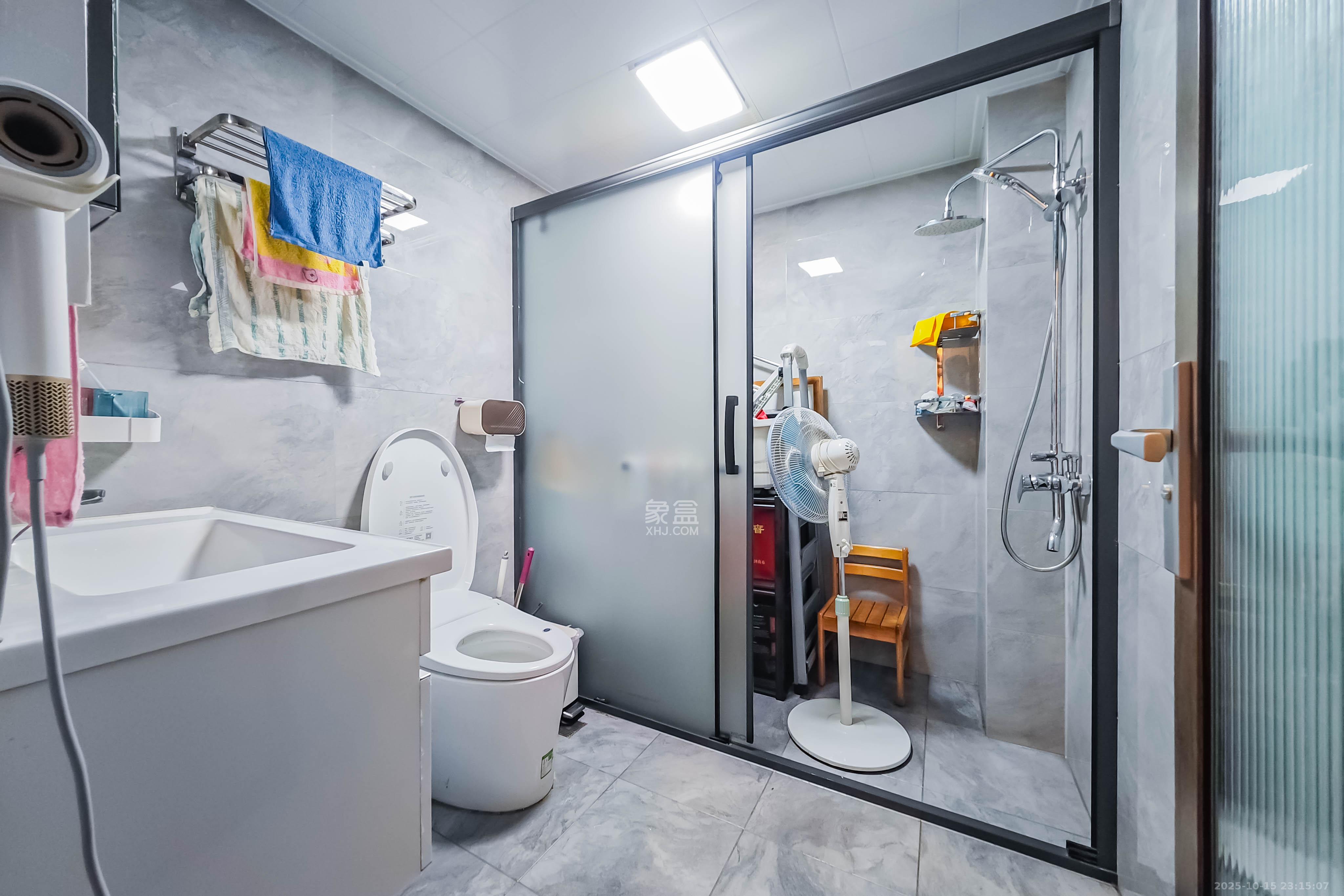 半山壹号  4室2厅2卫    140.0万卫生间