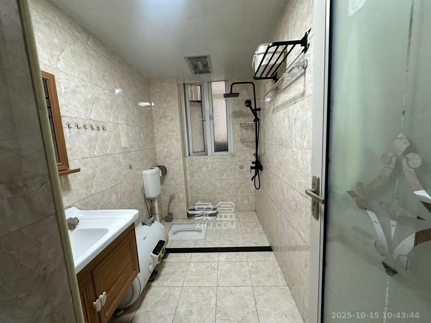 蓝光幸福满庭 3室2厅1卫 2300.0元/月 蓝光幸福满庭 3室2厅1卫 2300.0元/月室内图