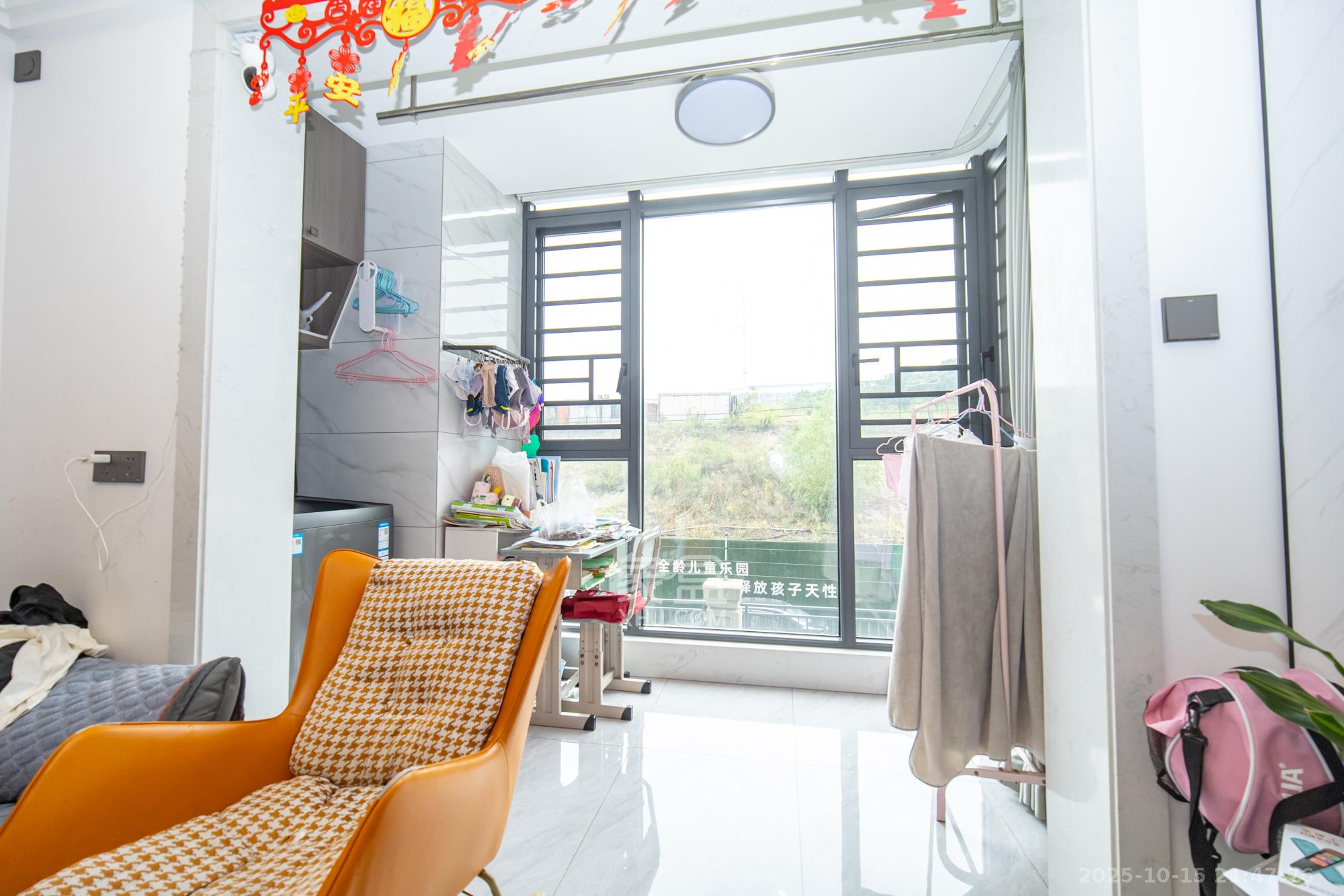 金辉优步星樾  3室2厅2卫    76.8万 金辉优步星樾  3室2厅2卫    76.8万阳台