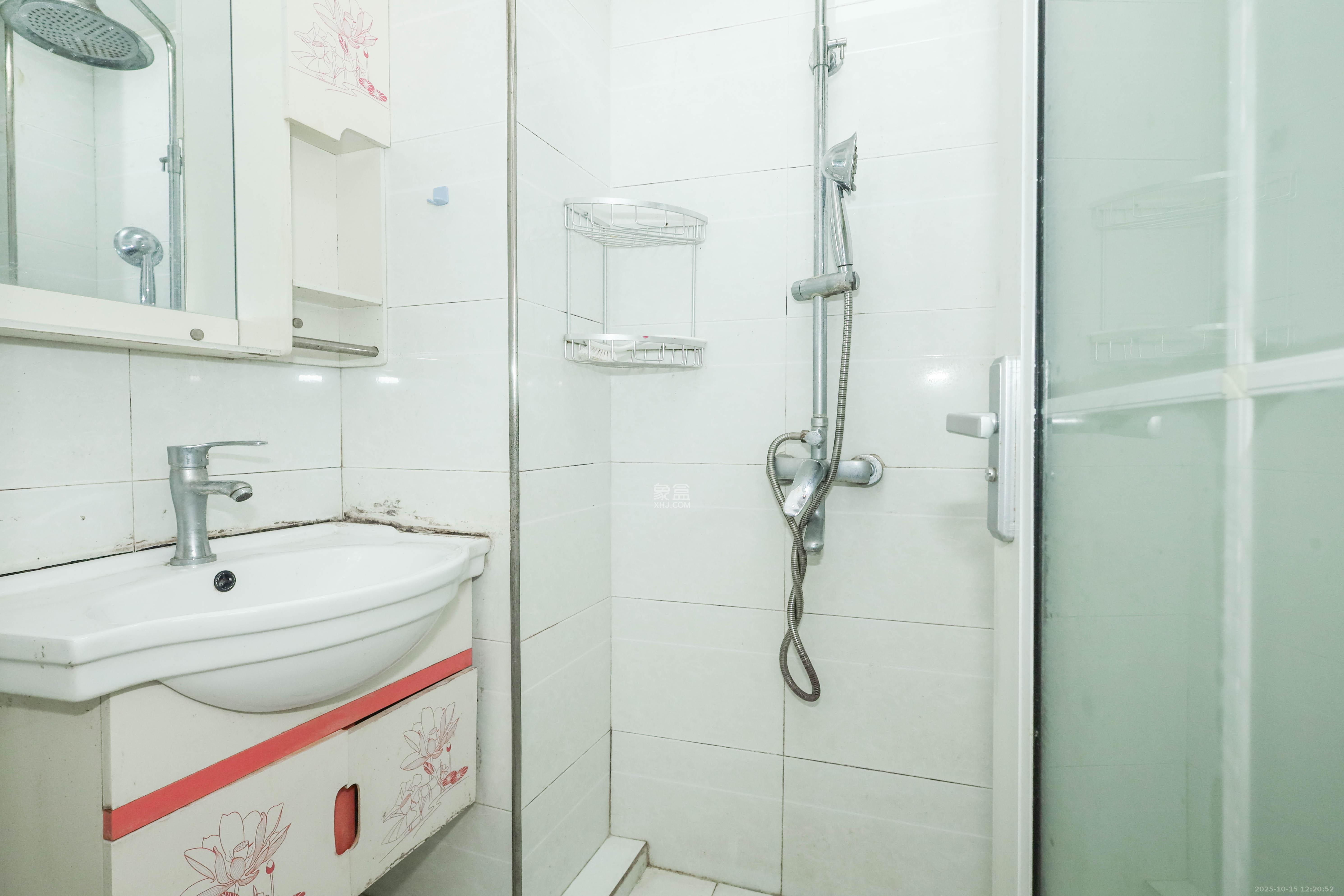 保利麓谷林语I区  1室1厅1卫    18.5万 保利麓谷林语I区  1室1厅1卫    18.5万卫生间