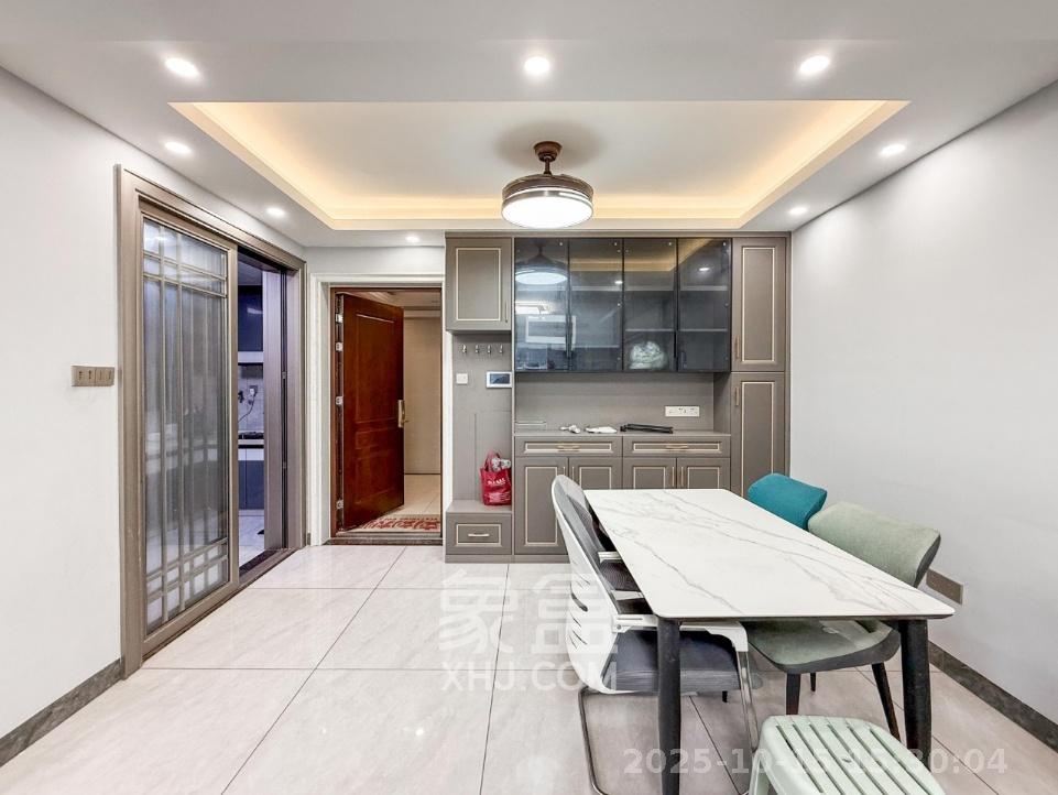 梅溪湖金茂湾  3室2厅2卫    2700.0元/月 梅溪湖金茂湾  3室2厅2卫    2700.0元/月室内图