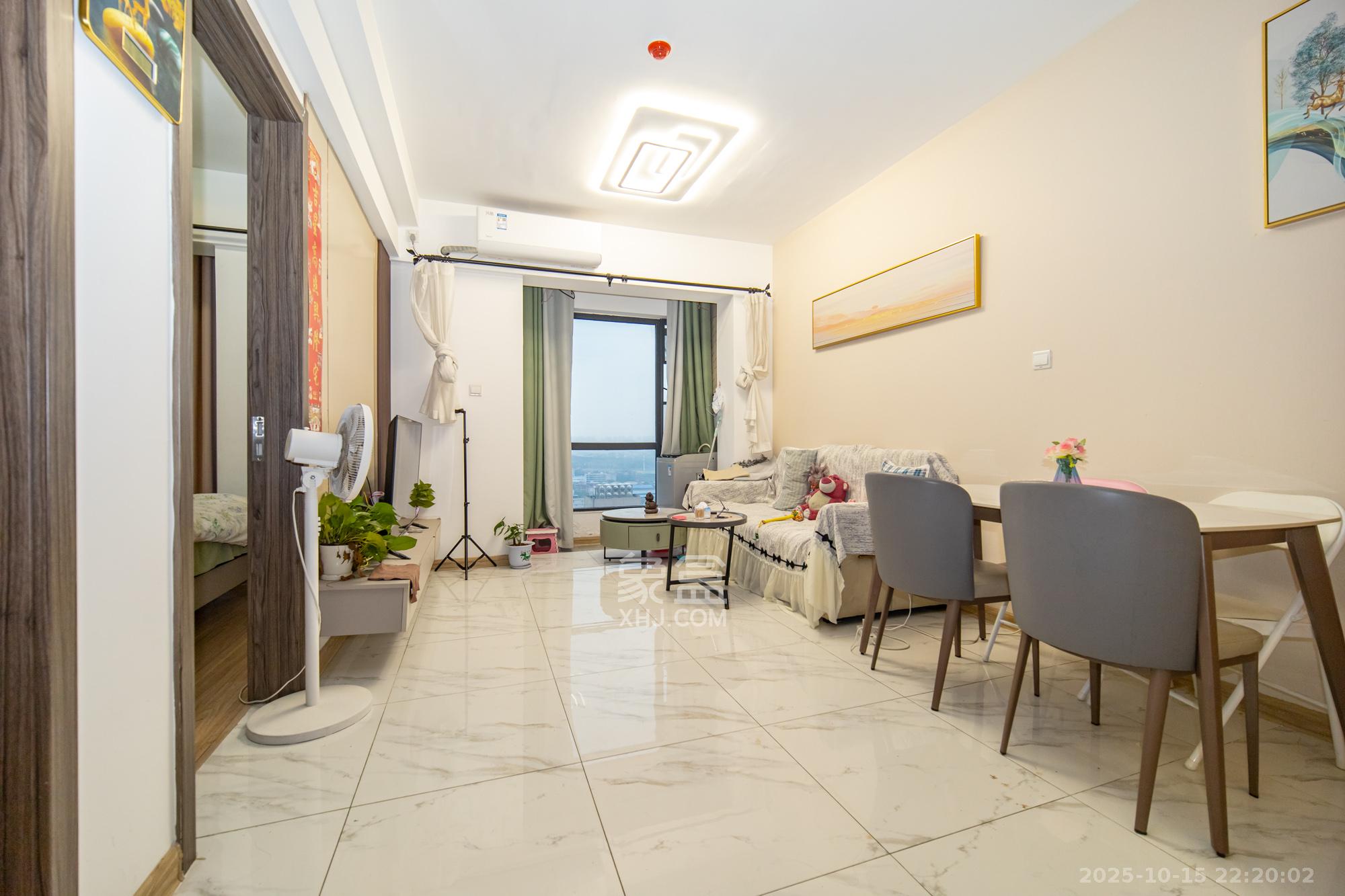 新长海漓湘悦  2室2厅1卫    31.0万客厅