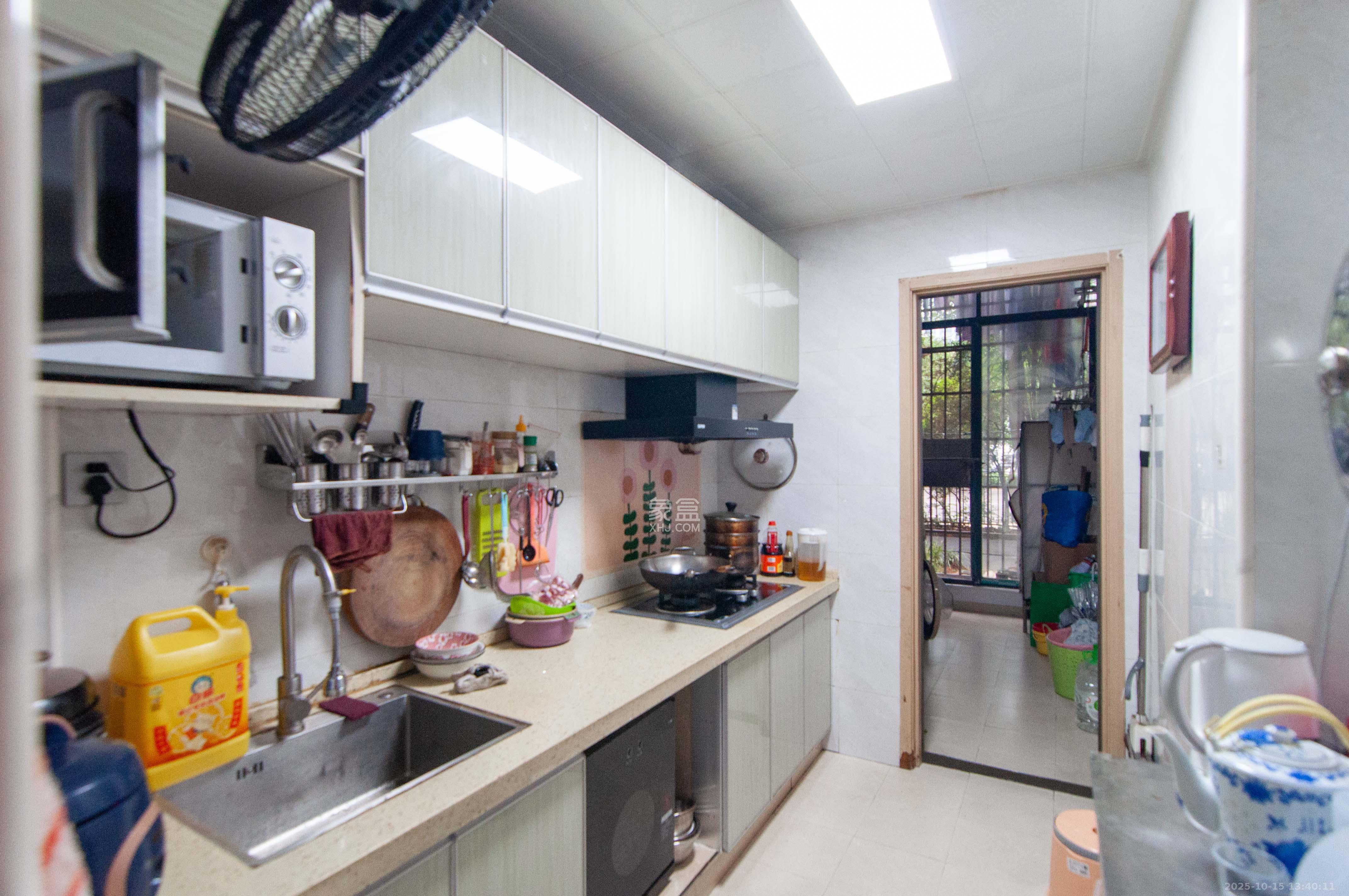 远大麓园  3室2厅2卫    62.0万厨房