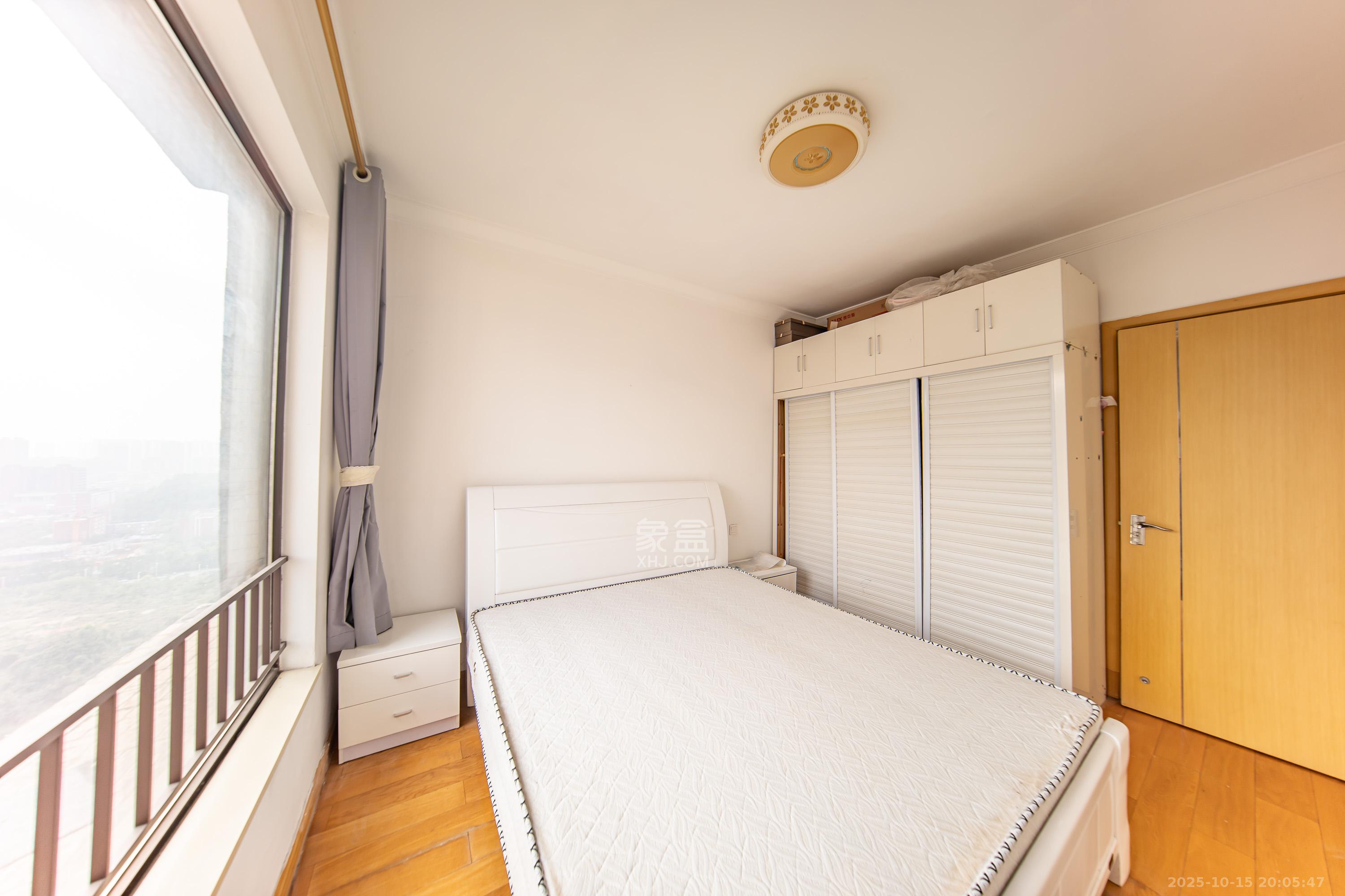 中海国际四期  2室2厅2卫    70.0万卧室