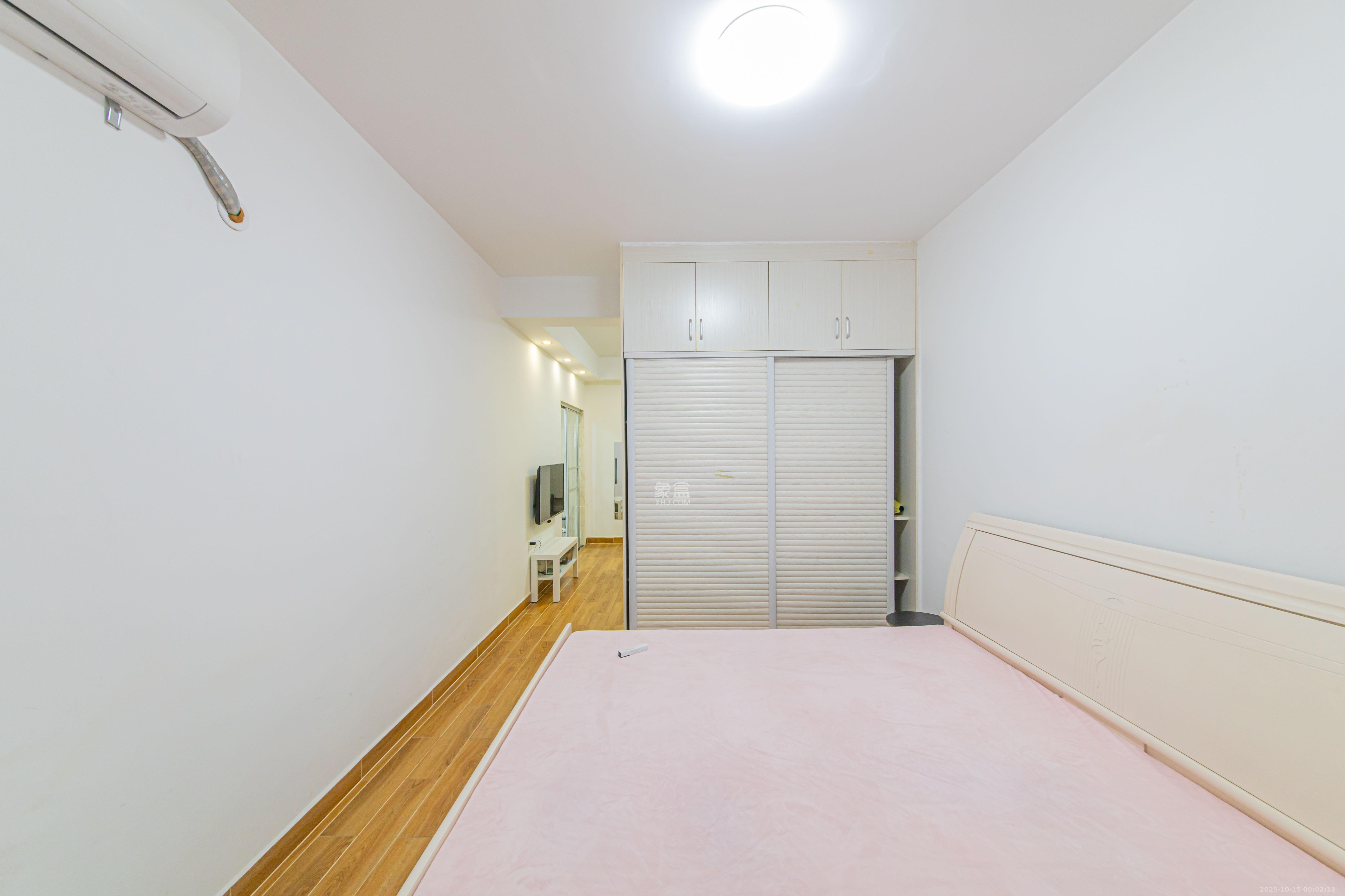 中信凯旋蓝岸(中信新城三期) 1室1厅1卫 30.0万 中信凯旋蓝岸(中信新城三期) 1室1厅1卫 30.0万卧室