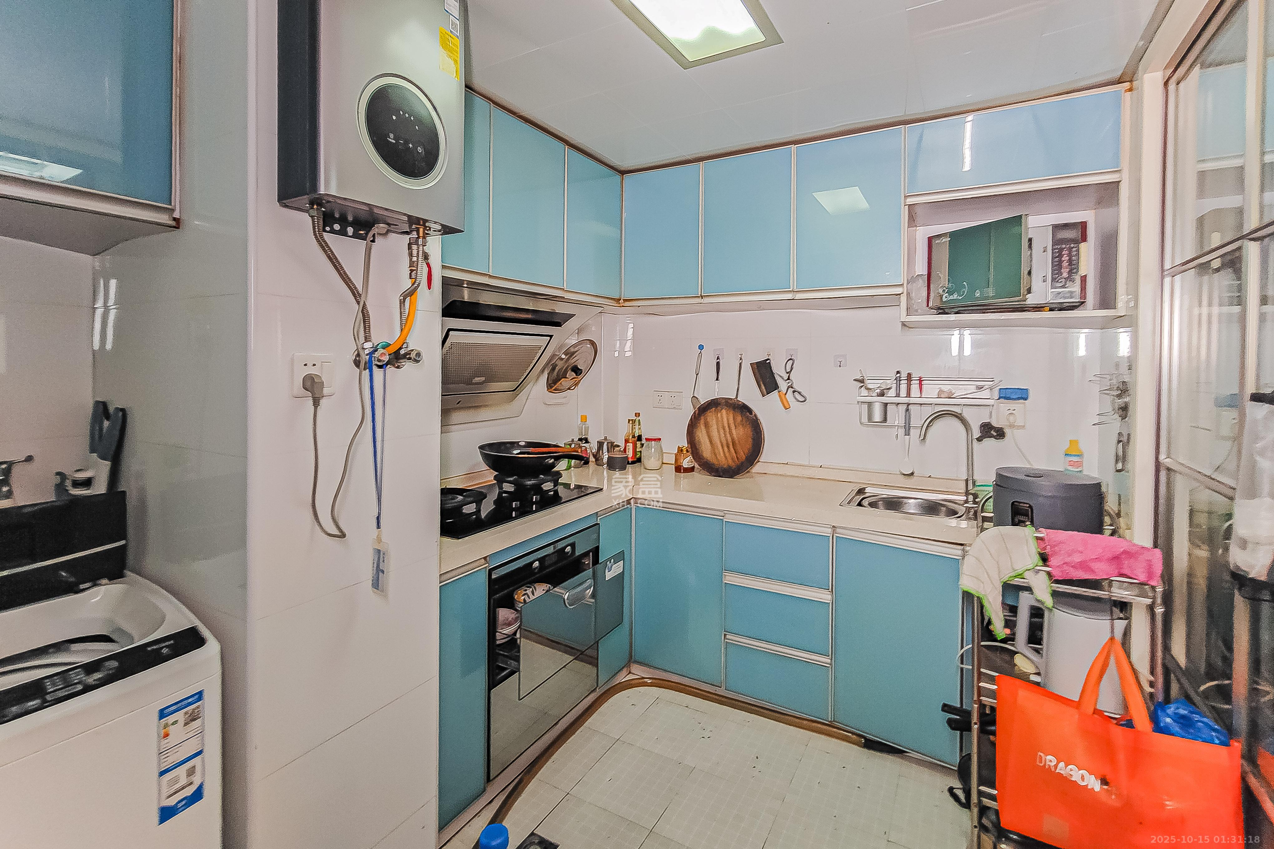 三重星都心  3室2厅2卫    139.0万厨房