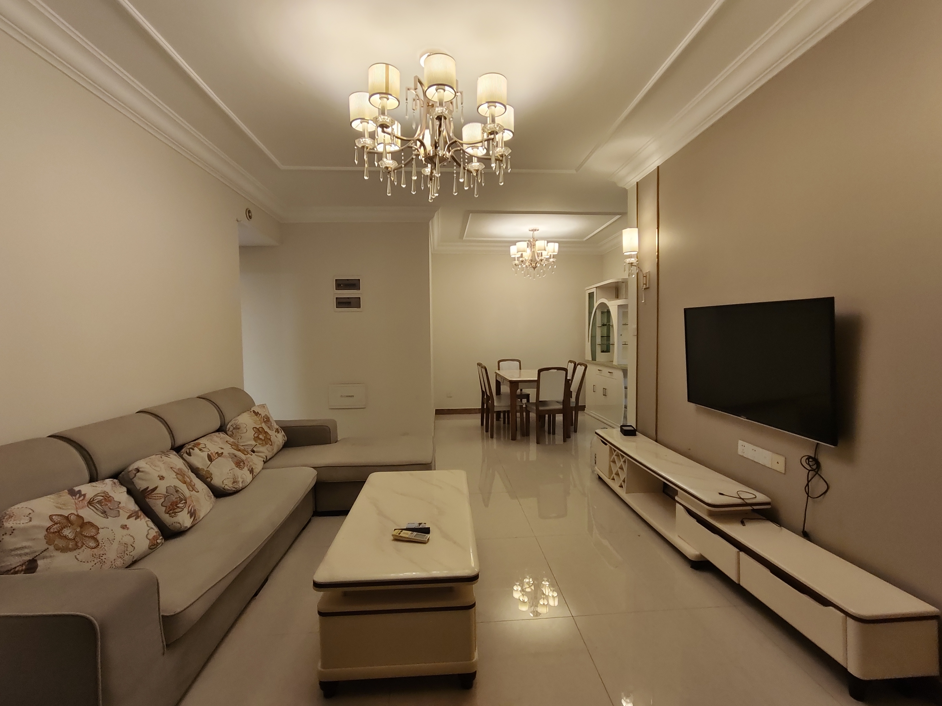 恒大绿洲  3室2厅2卫    1800.0元/月室内图