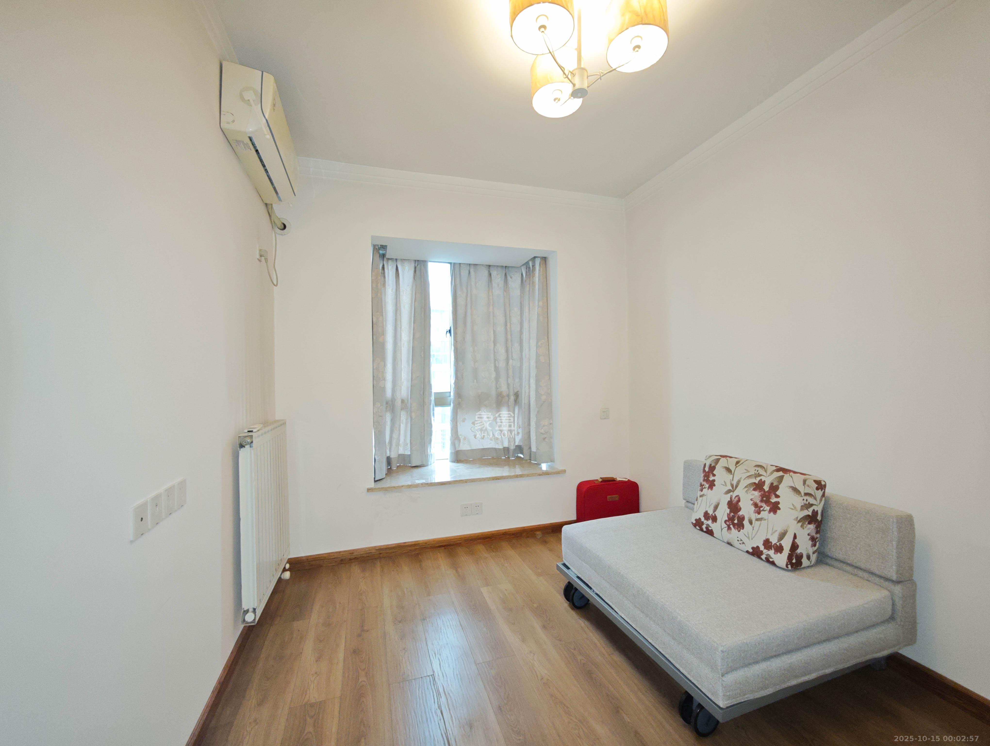 金质嘉苑  1室0厅0卫    90.0万卧室