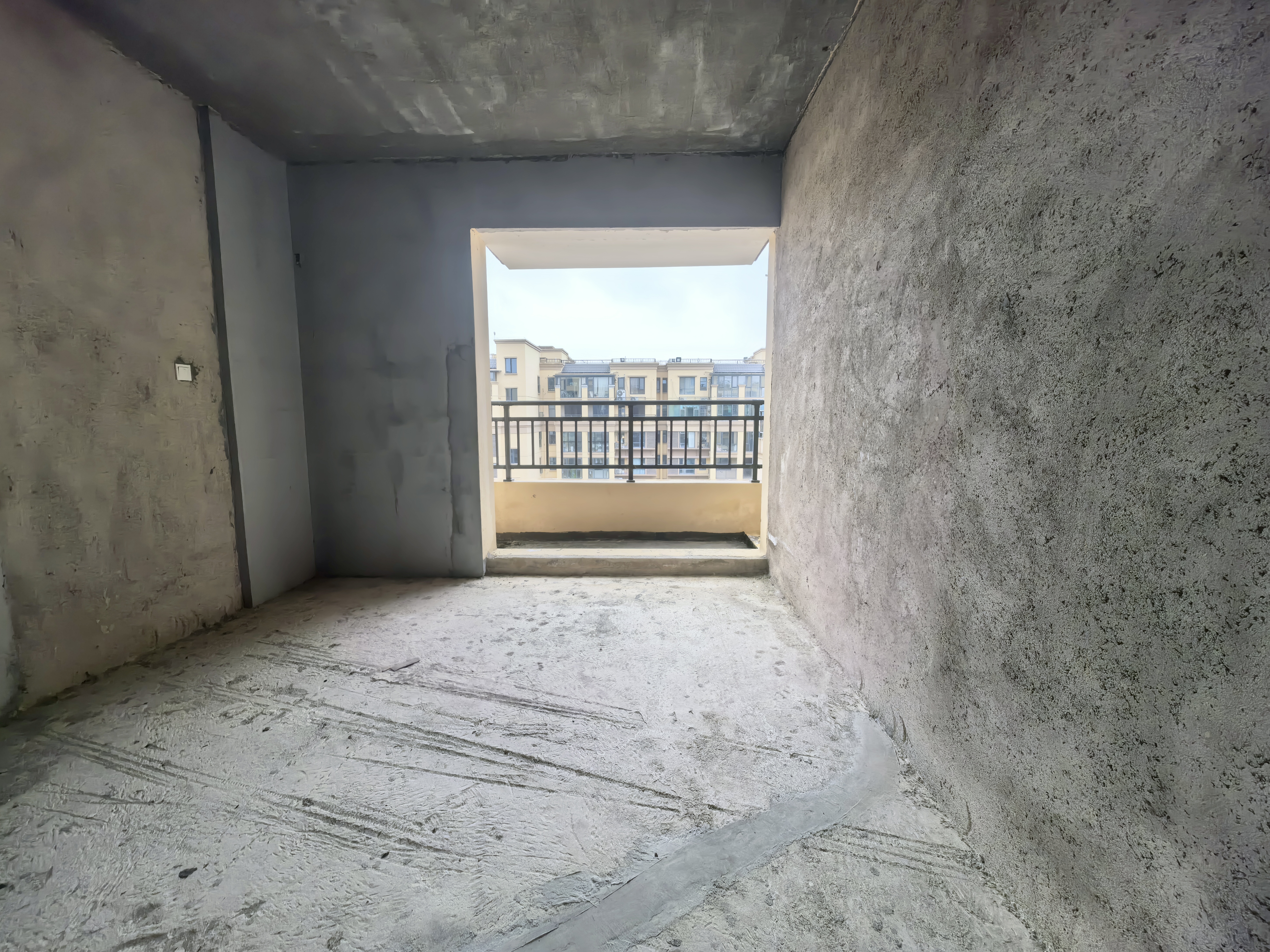 天门壹号  4室2厅2卫    68.8万客厅