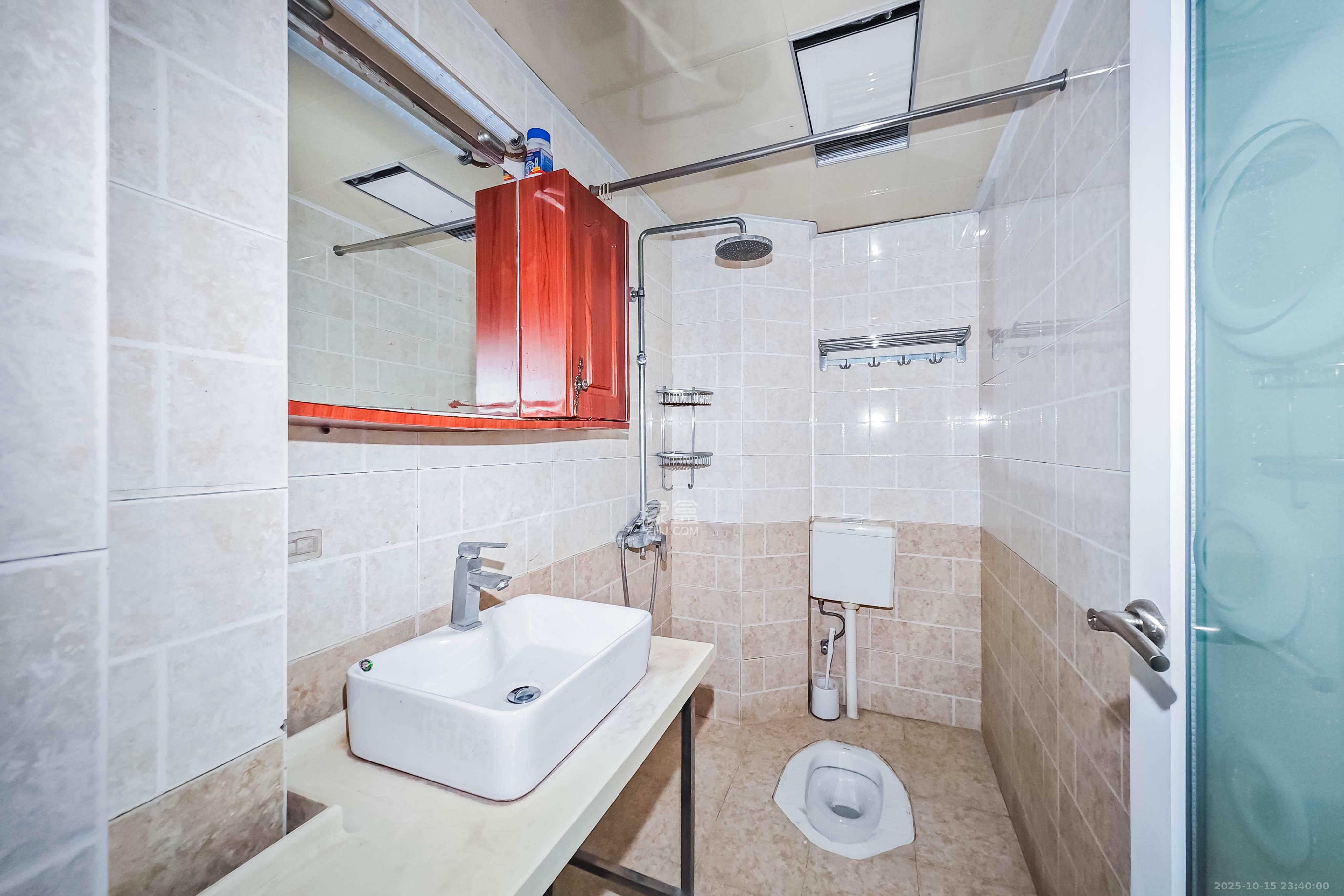 中城丽景香山园  3室2厅2卫    98.0万 中城丽景香山园  3室2厅2卫    98.0万卫生间