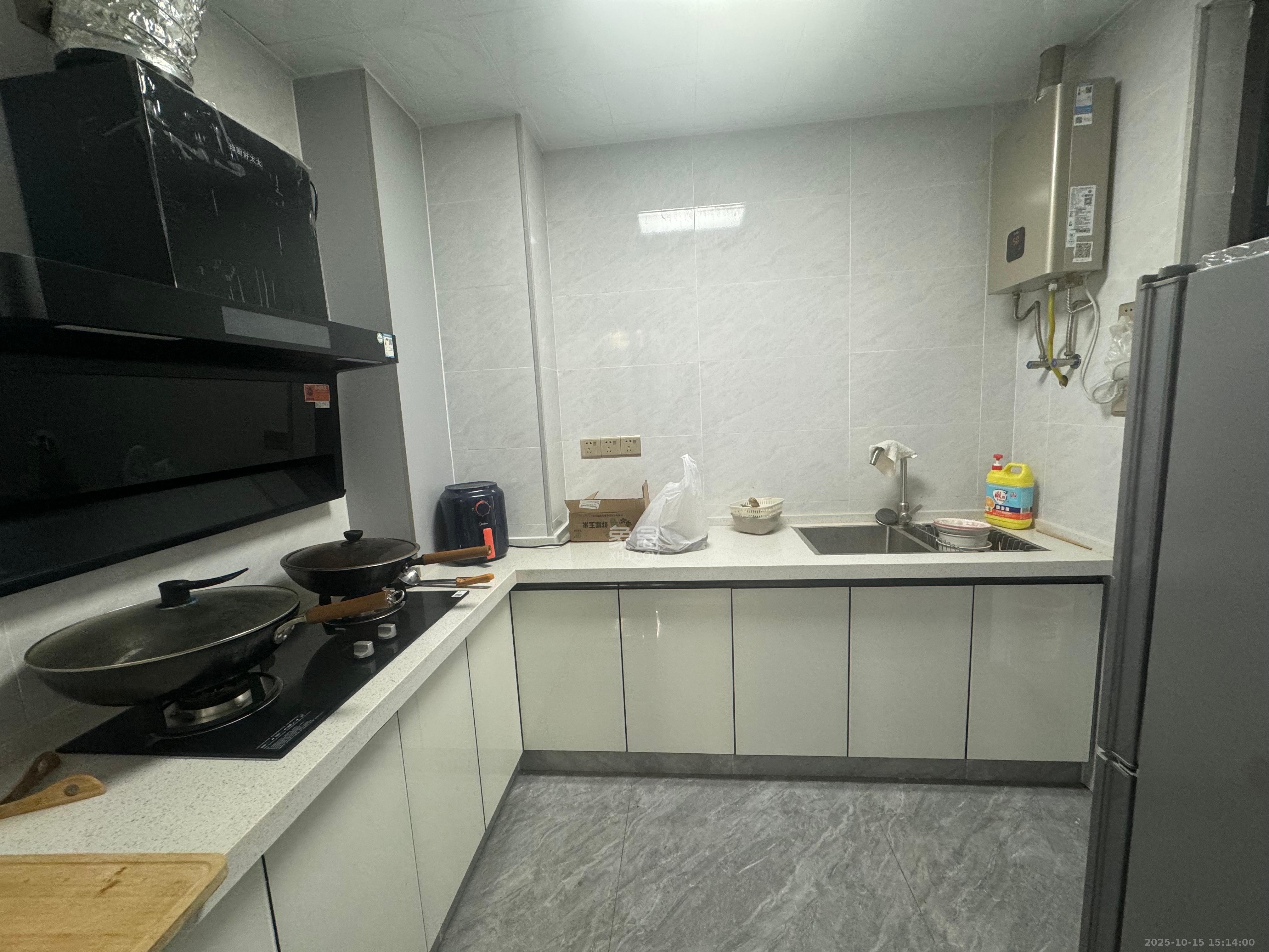 保利大都汇一期、二期 4室1厅1卫 3380.0元/月 保利大都汇一期、二期 4室1厅1卫 3380.0元/月室内图