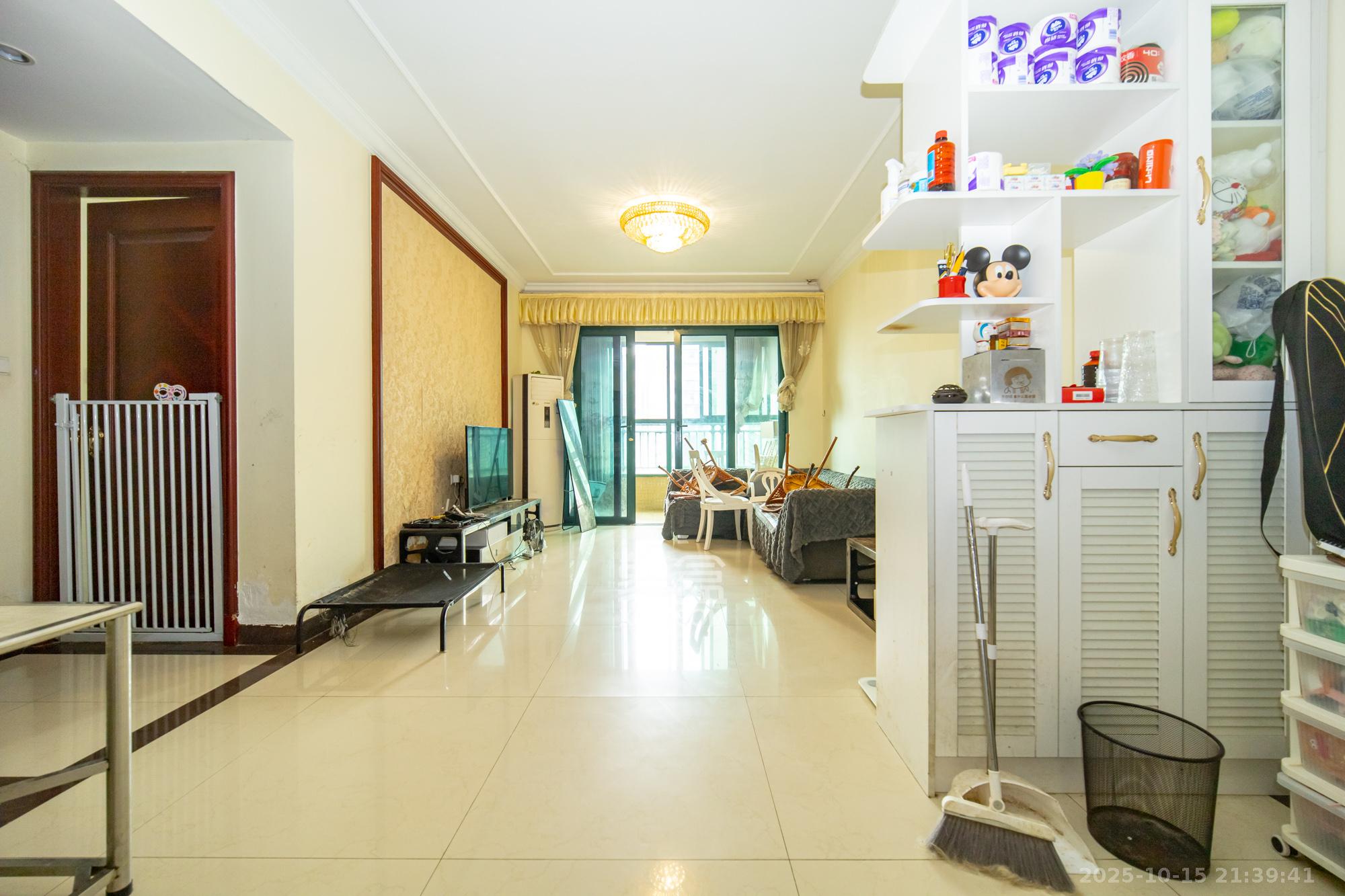 恒大翡翠华庭 2室2厅1卫 59.0万 恒大翡翠华庭 2室2厅1卫 59.0万客厅