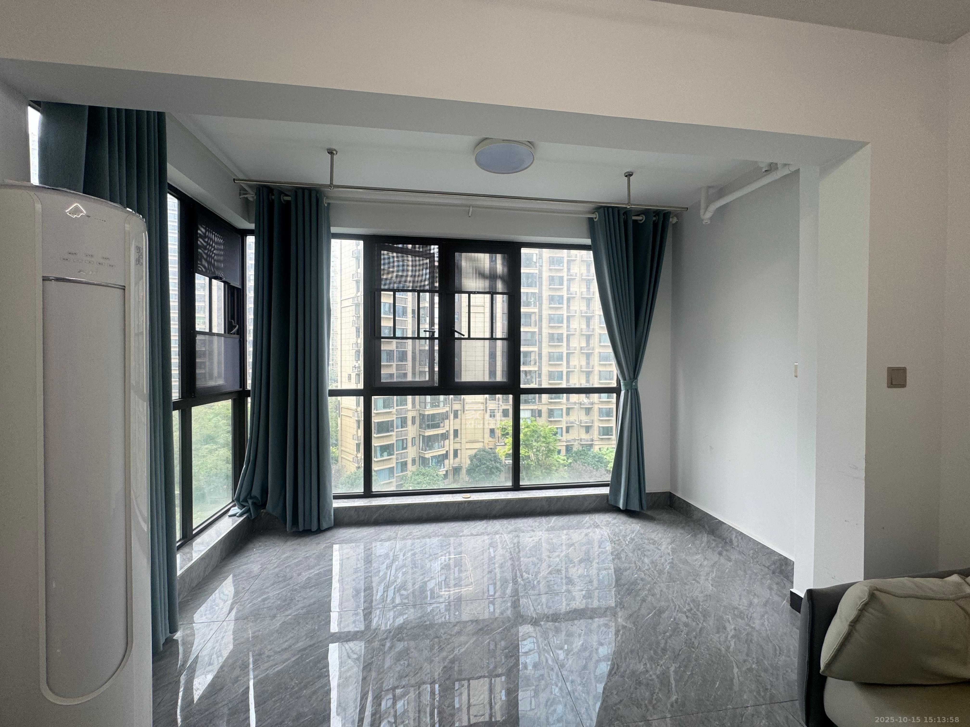 保利大都汇一期、二期  4室1厅1卫    3380.0元/月室内图