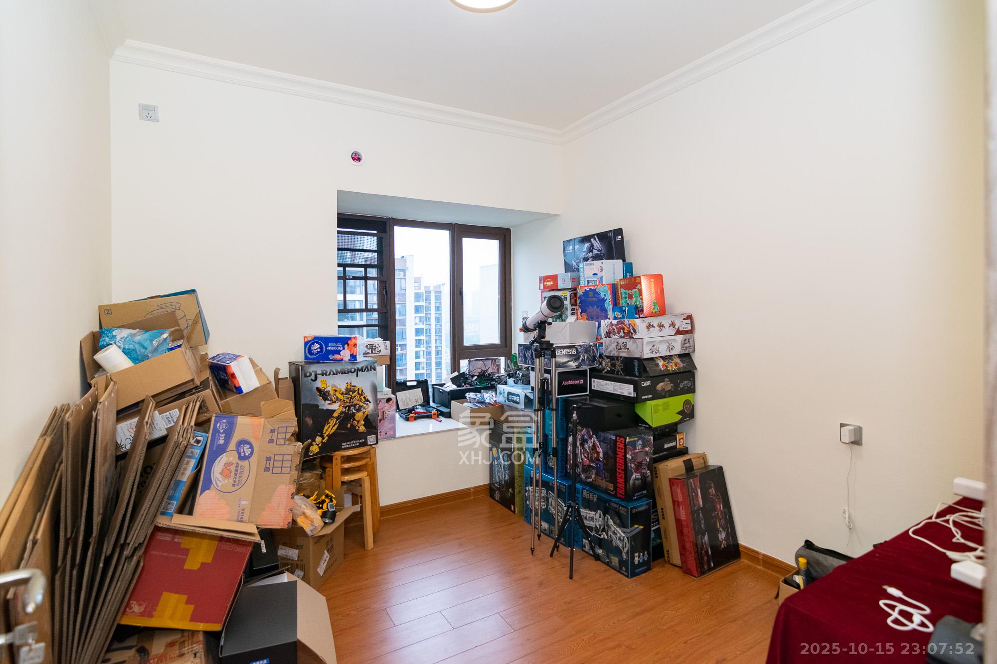 碧桂园高尔夫花园  4室2厅2卫    120.0万卧室