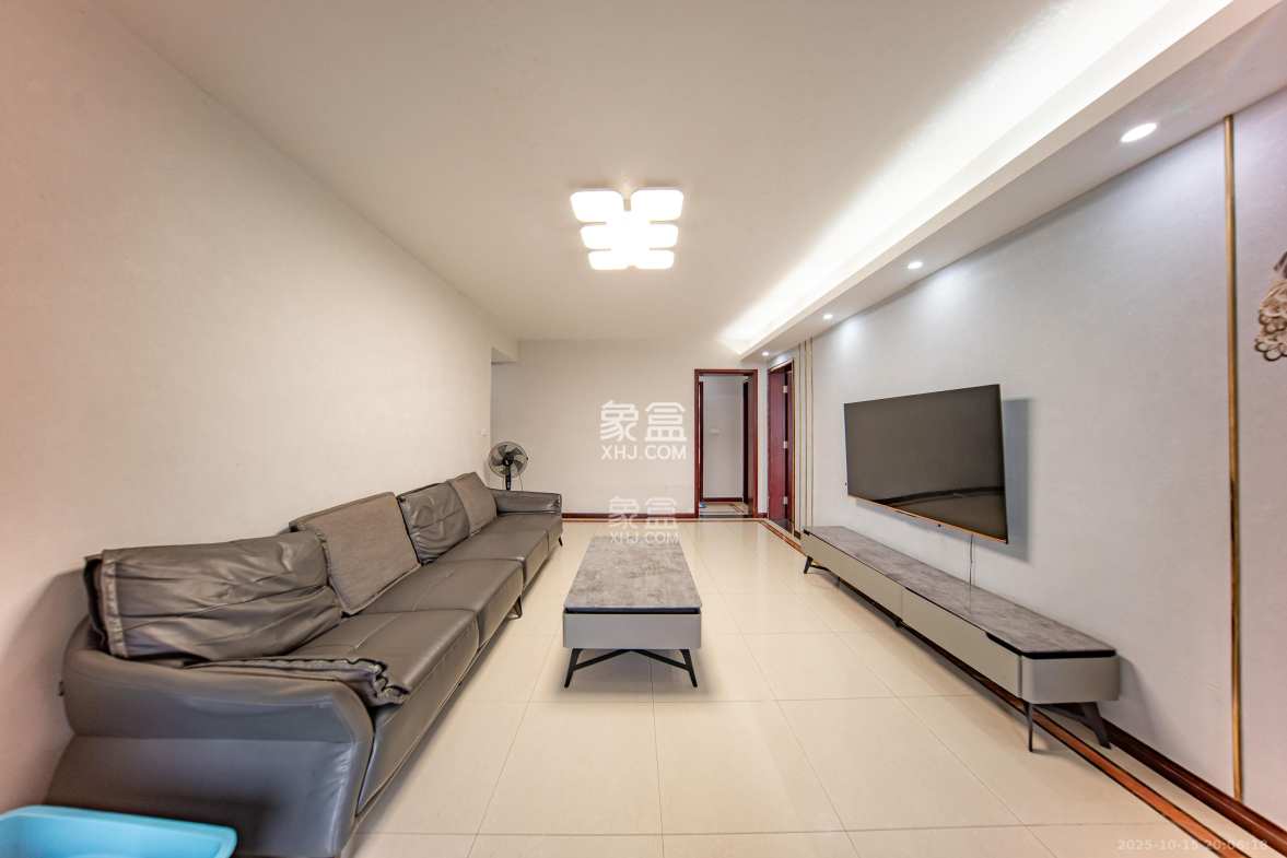 中海国际二期 3室2厅1卫 85.0万 中海国际二期 3室2厅1卫 85.0万客厅