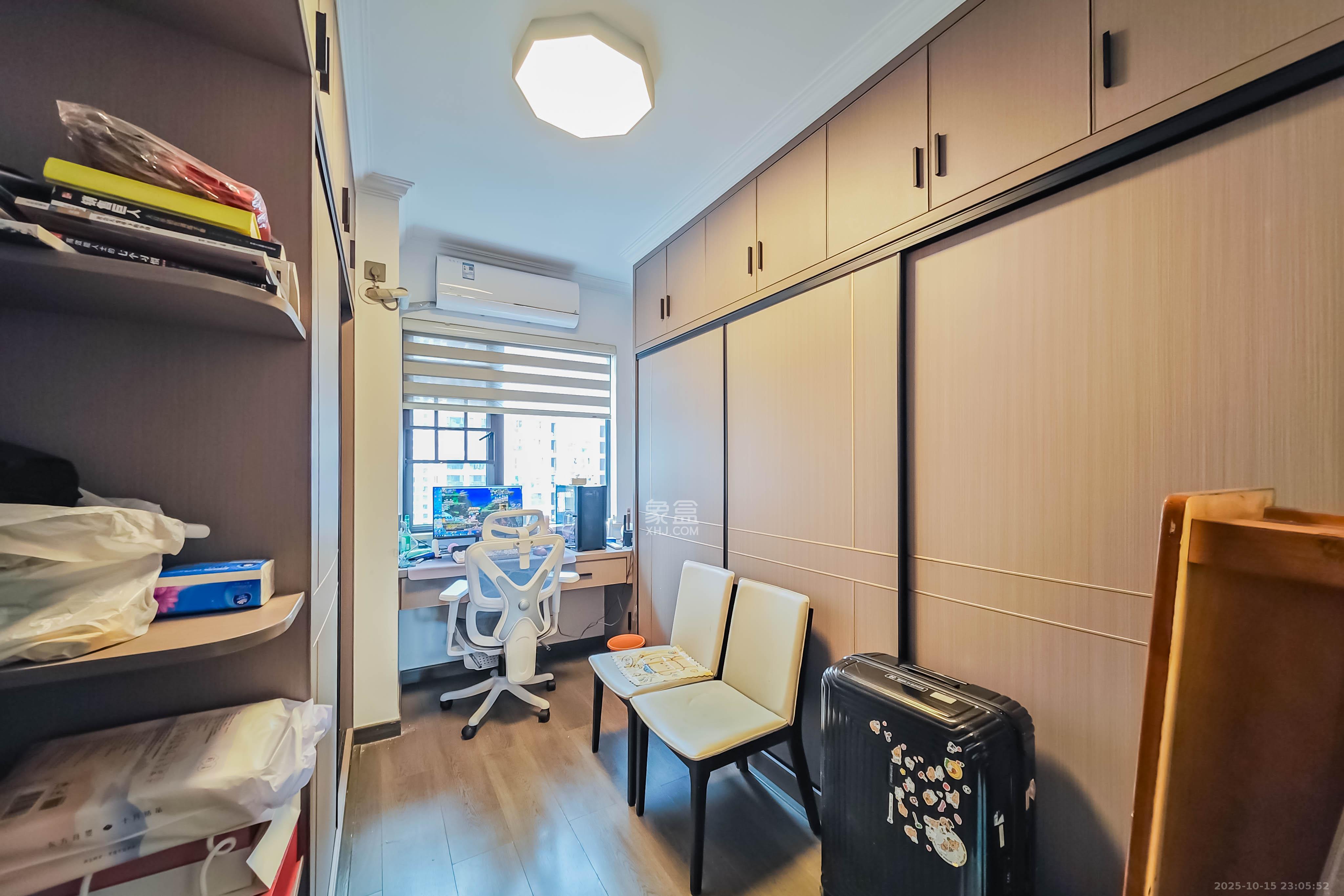 五江天街北区  4室2厅2卫    127.0万卧室