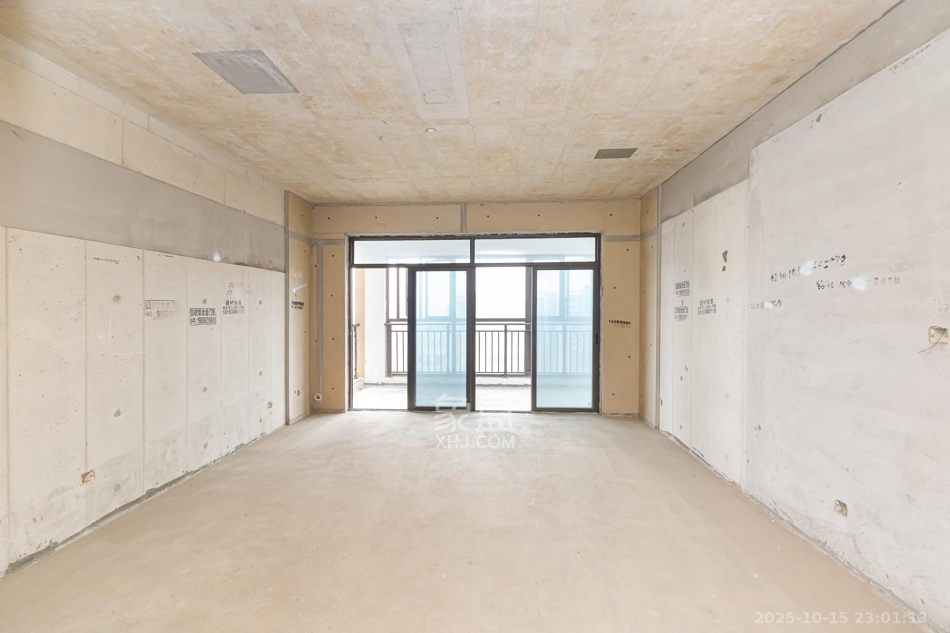 润和湘江天地AB区  4室2厅2卫    210.0万客厅