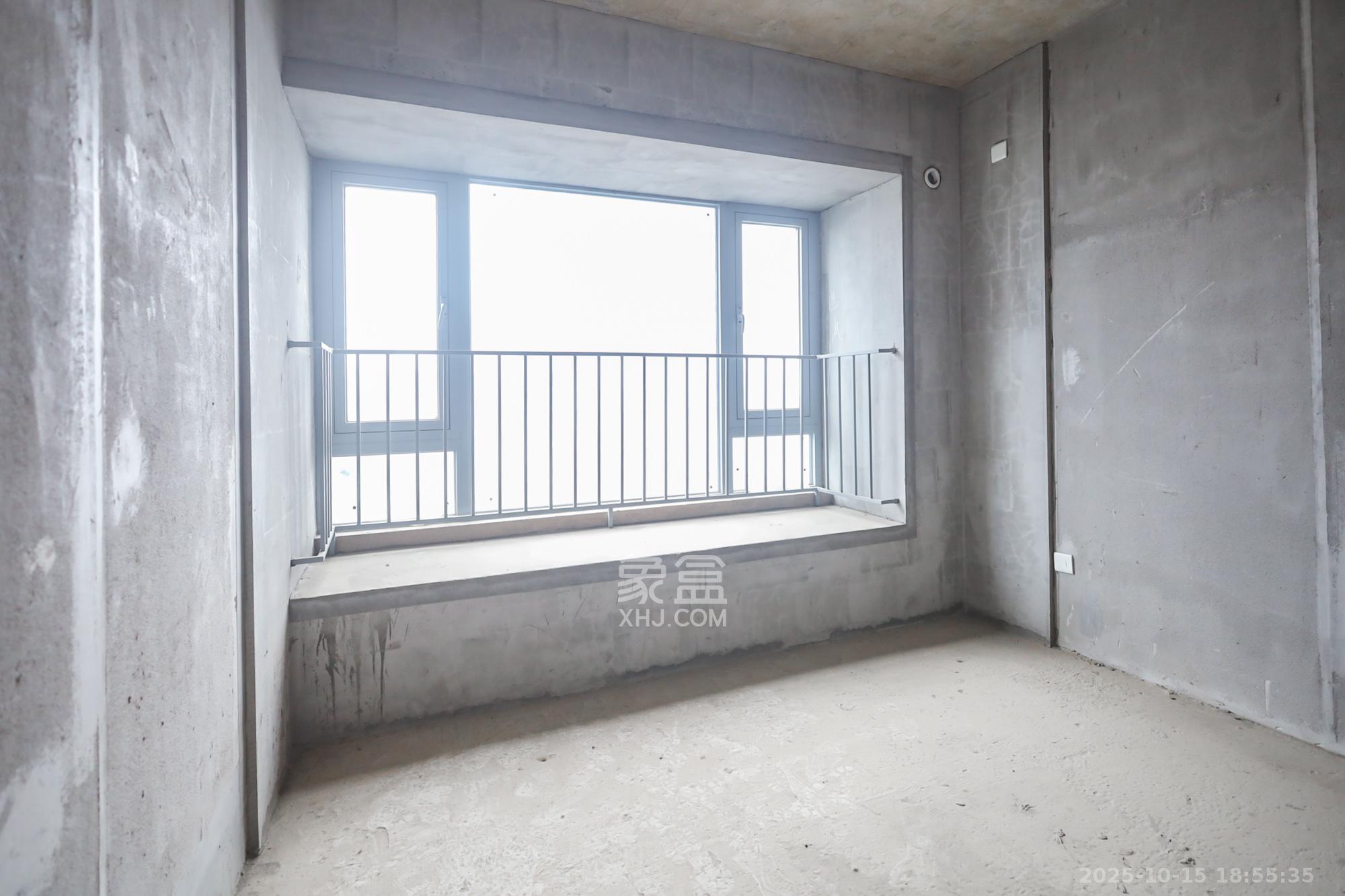 保利天禧D区  4室2厅2卫    228.0万卧室