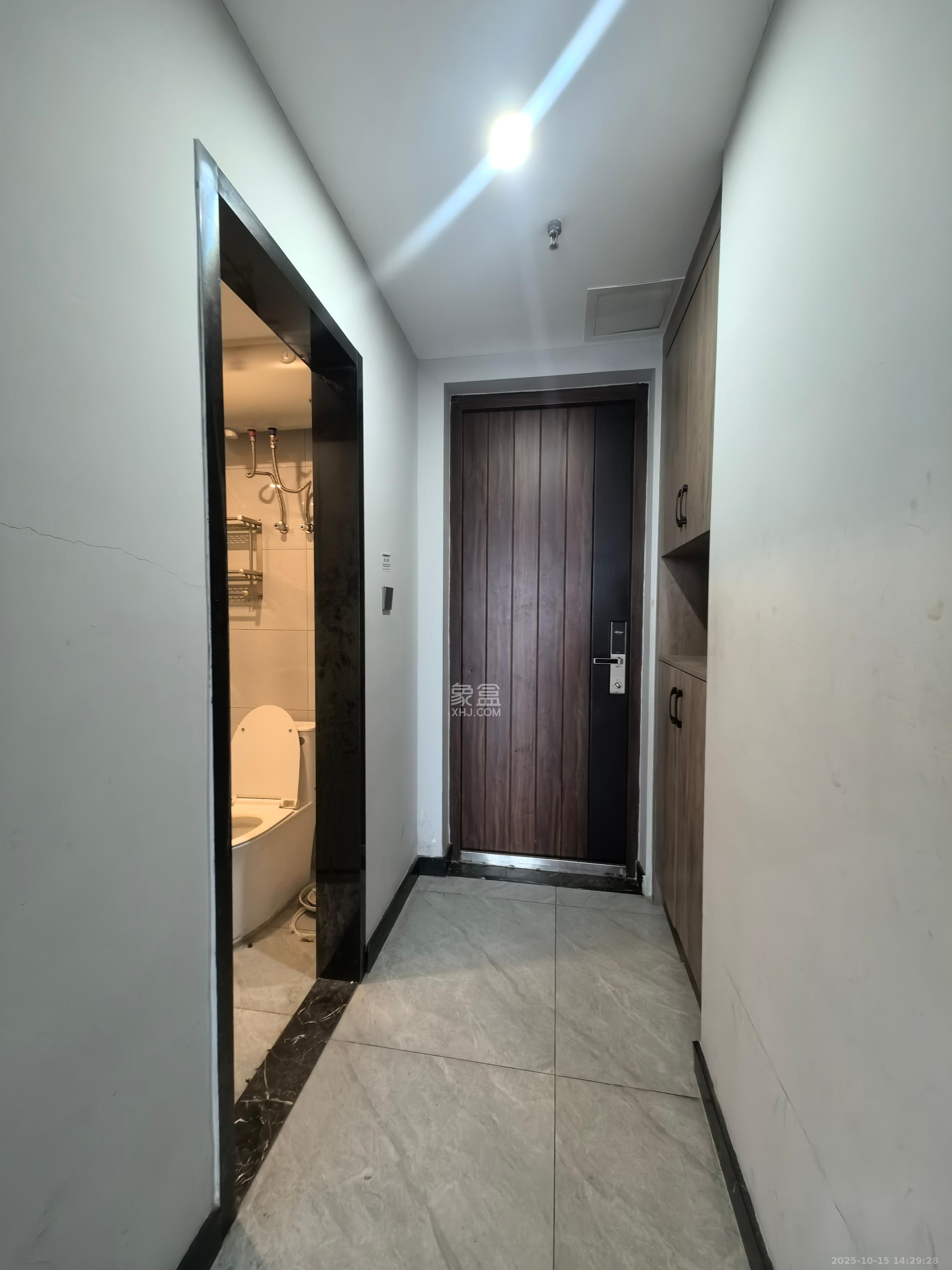 公园9号大都会 1室1厅1卫 2300.0元/月 公园9号大都会 1室1厅1卫 2300.0元/月室内图