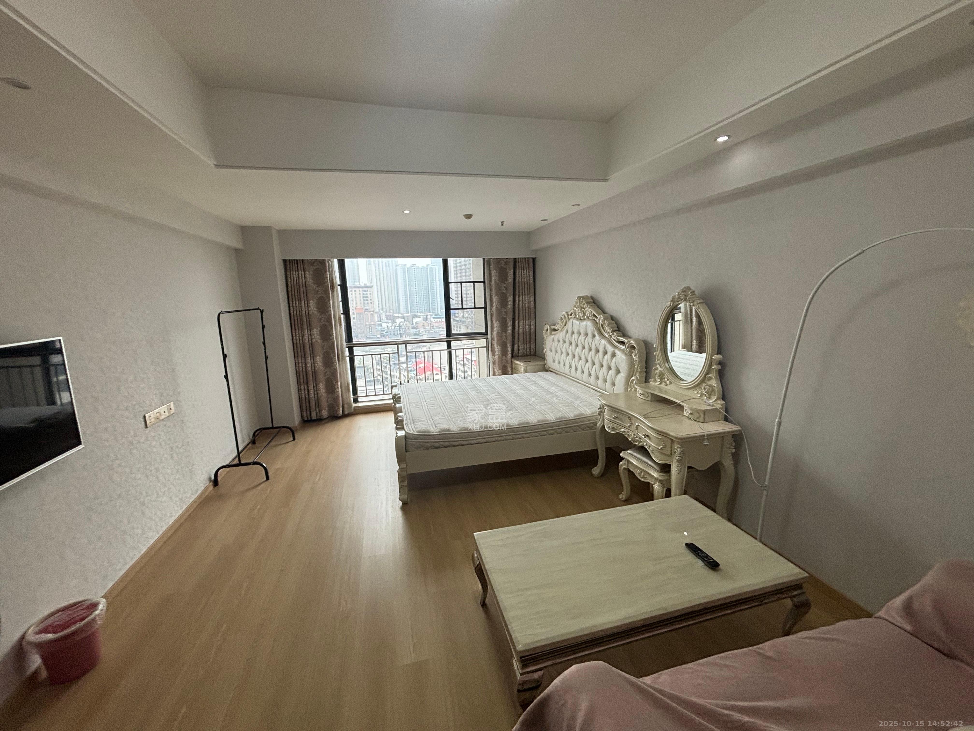 五一钻界  1室1厅1卫    2000.0元/月室内图