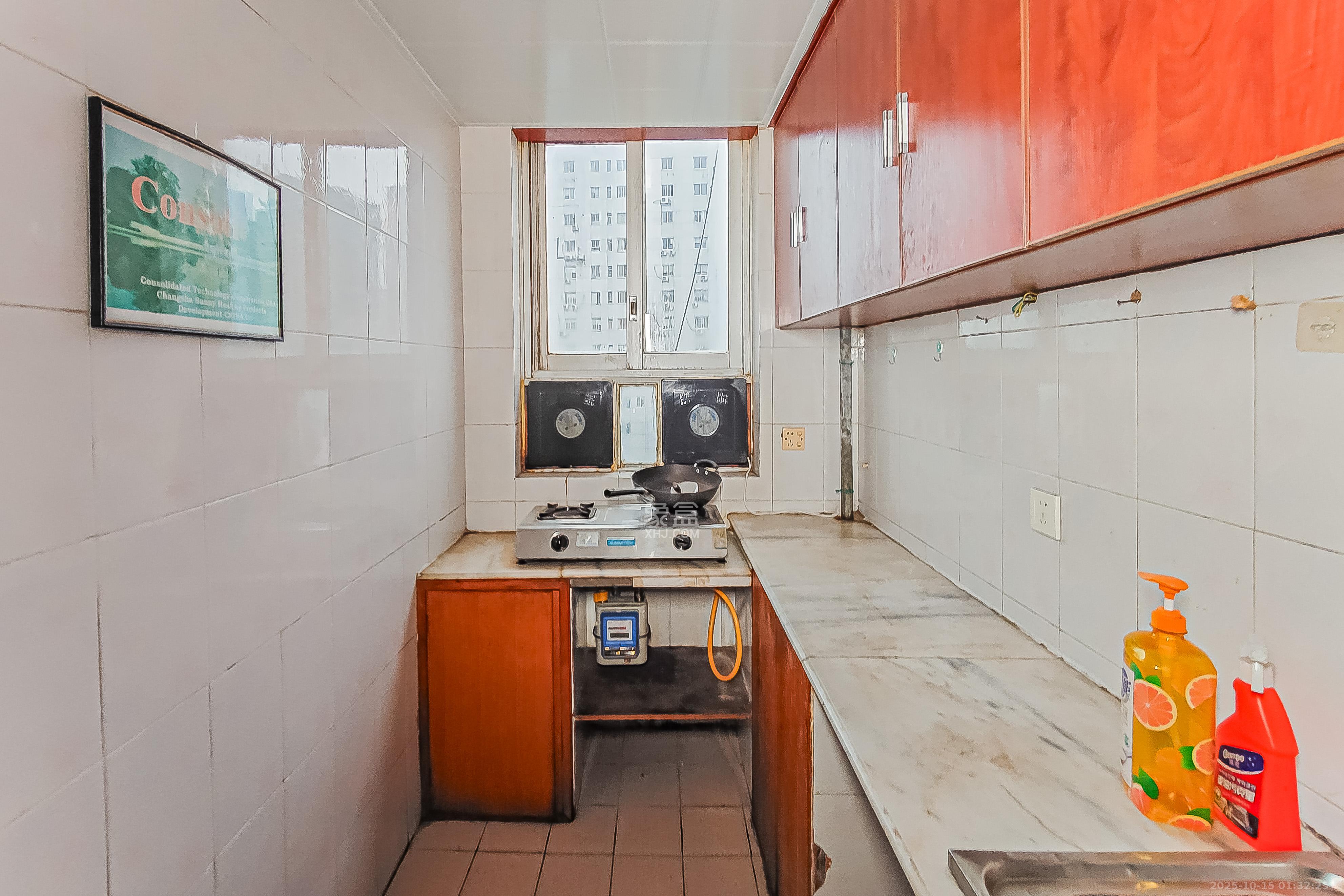 梓园大厦  3室2厅2卫    105.0万厨房