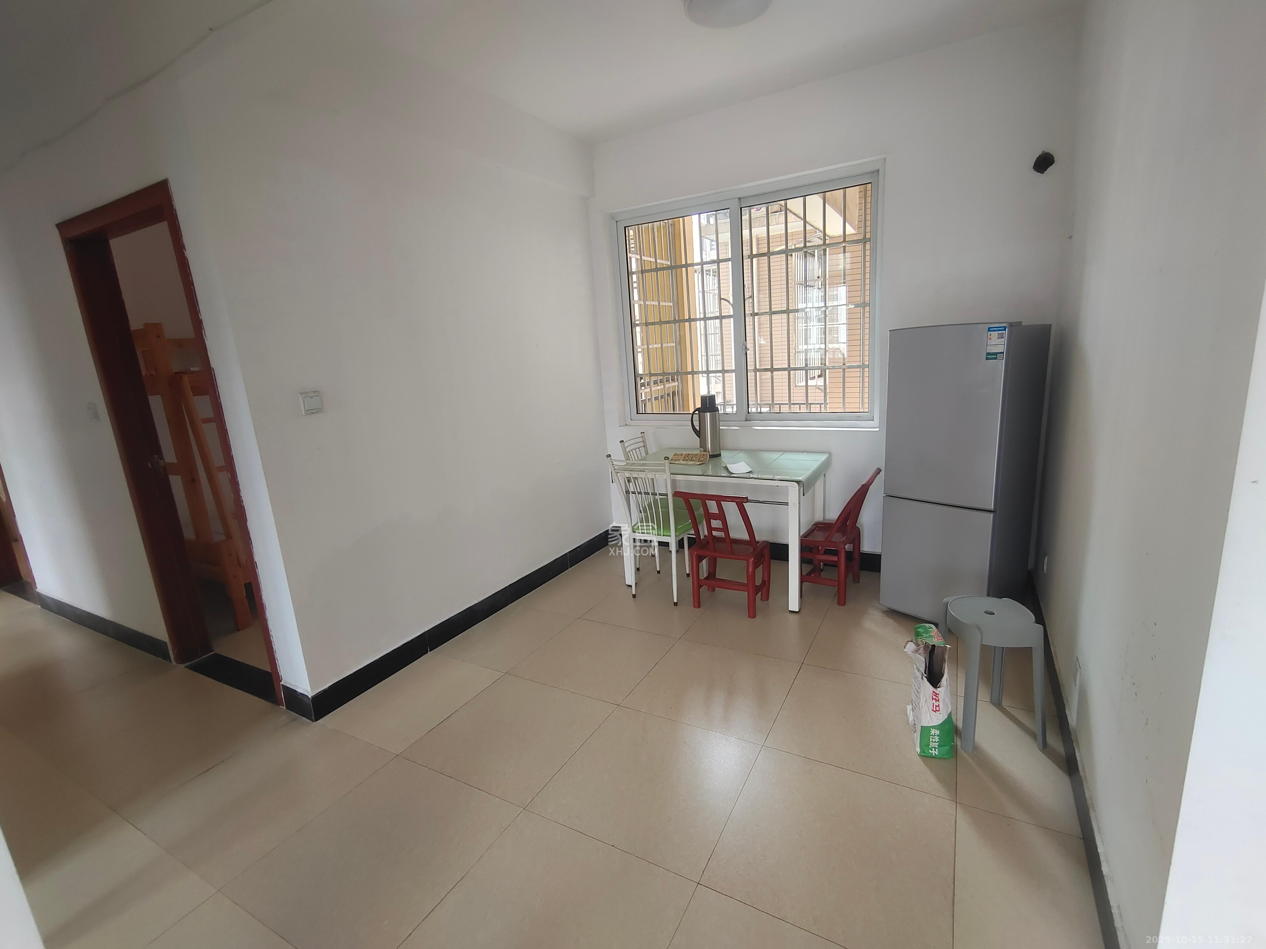 和润园一、二期  3室1厅1卫    1800.0元/月 和润园一、二期  3室1厅1卫    1800.0元/月室内图