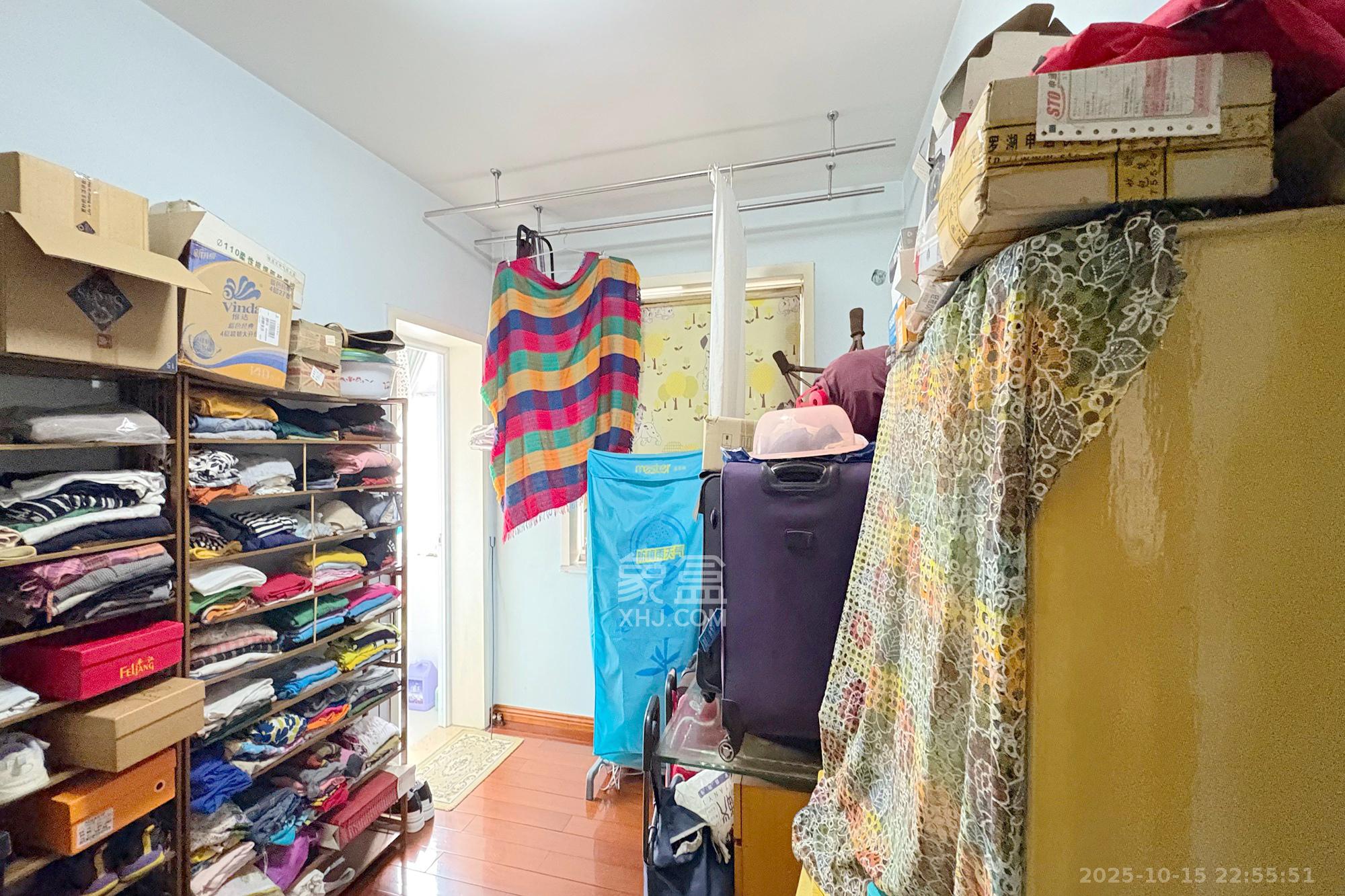 芙蓉区国土局单位房  4室2厅3卫    216.0万 芙蓉区国土局单位房  4室2厅3卫    216.0万卧室