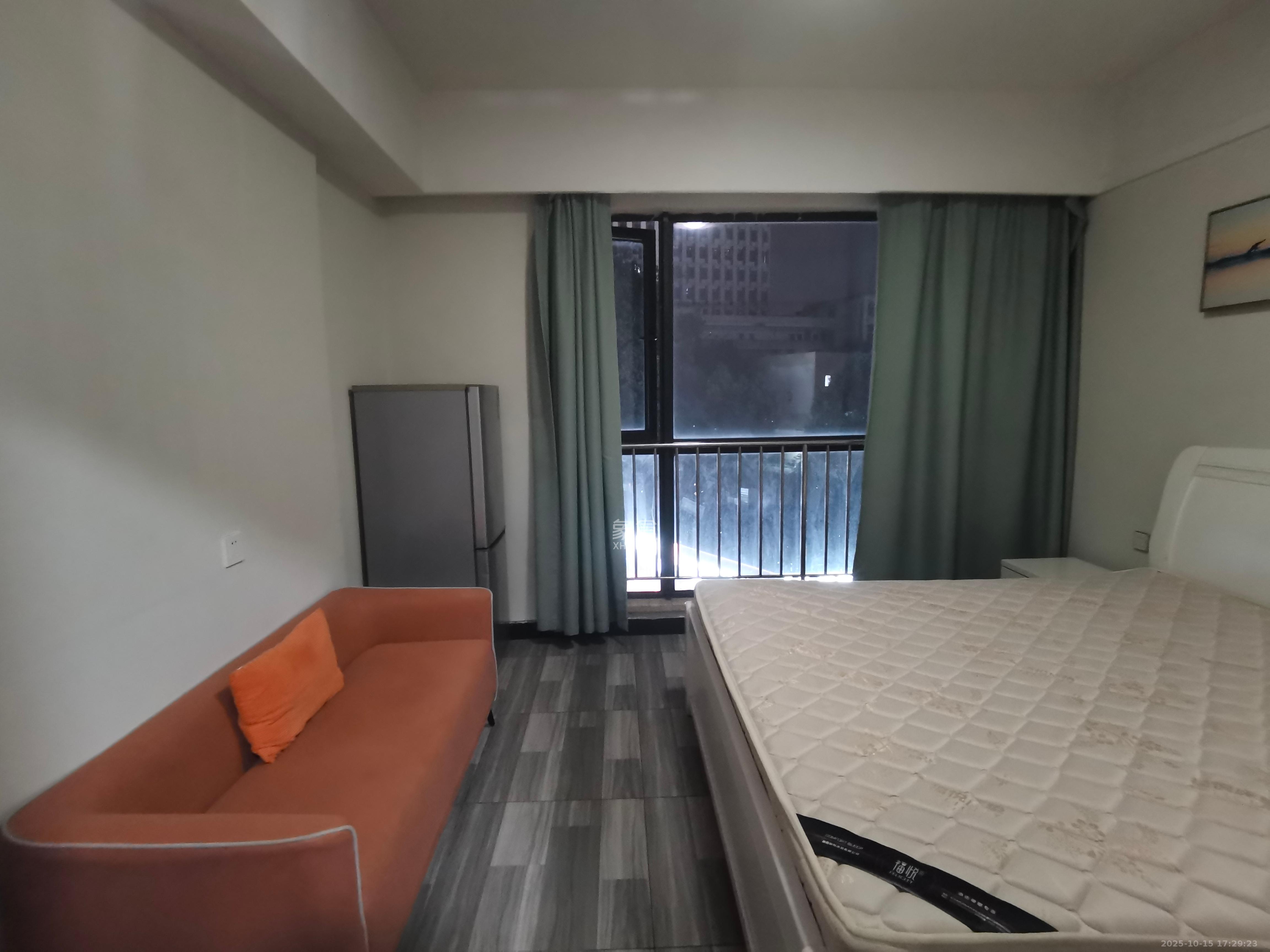 德思勤城市广场(宝格丽公寓)  1室1厅1卫    1500.0元/月 德思勤城市广场(宝格丽公寓)  1室1厅1卫    1500.0元/月室内图1